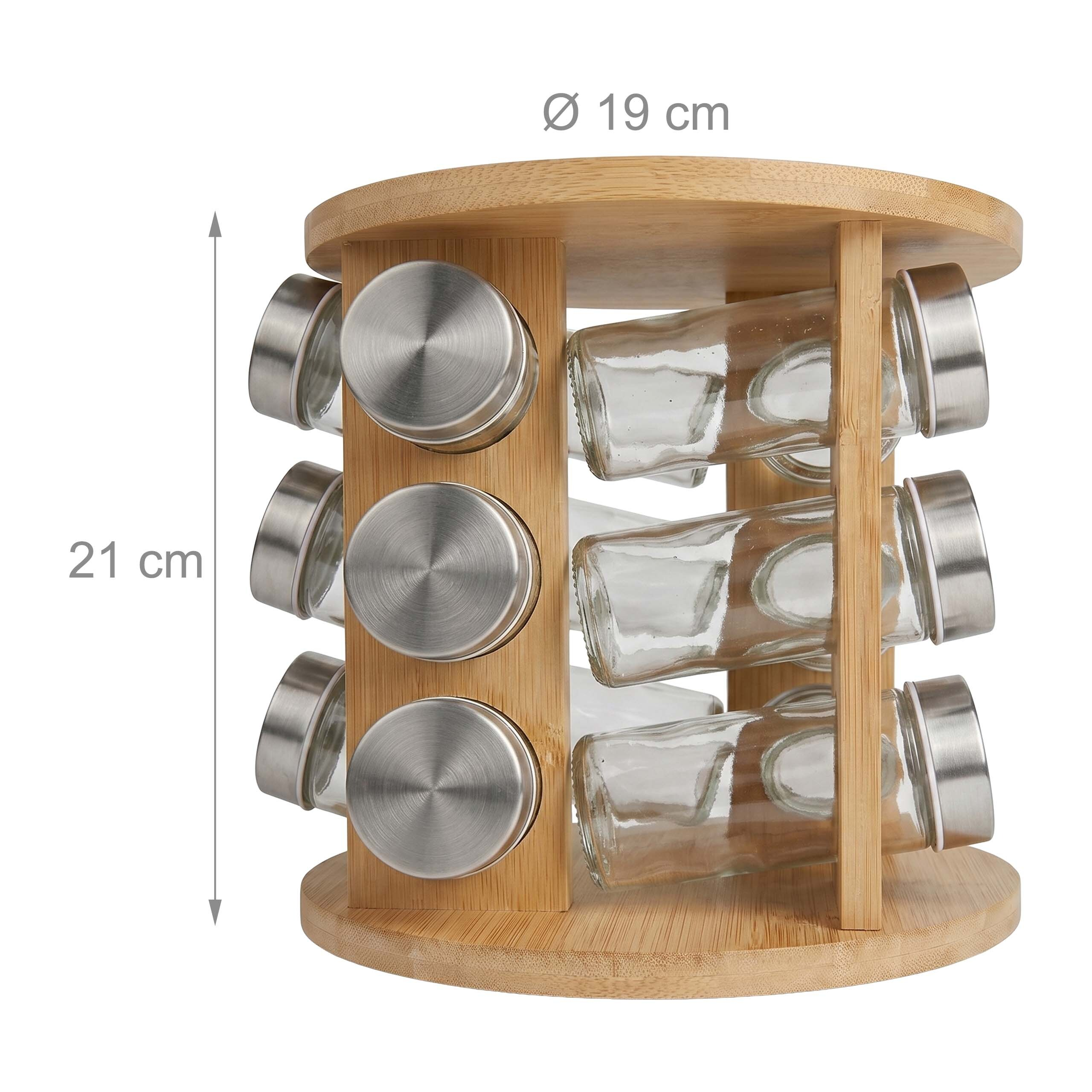 Ein rundes, hölzernes Gewürzregal mit Glasbehältern und Maßen von 19 cm Durchmesser und 21 cm Höhe.
