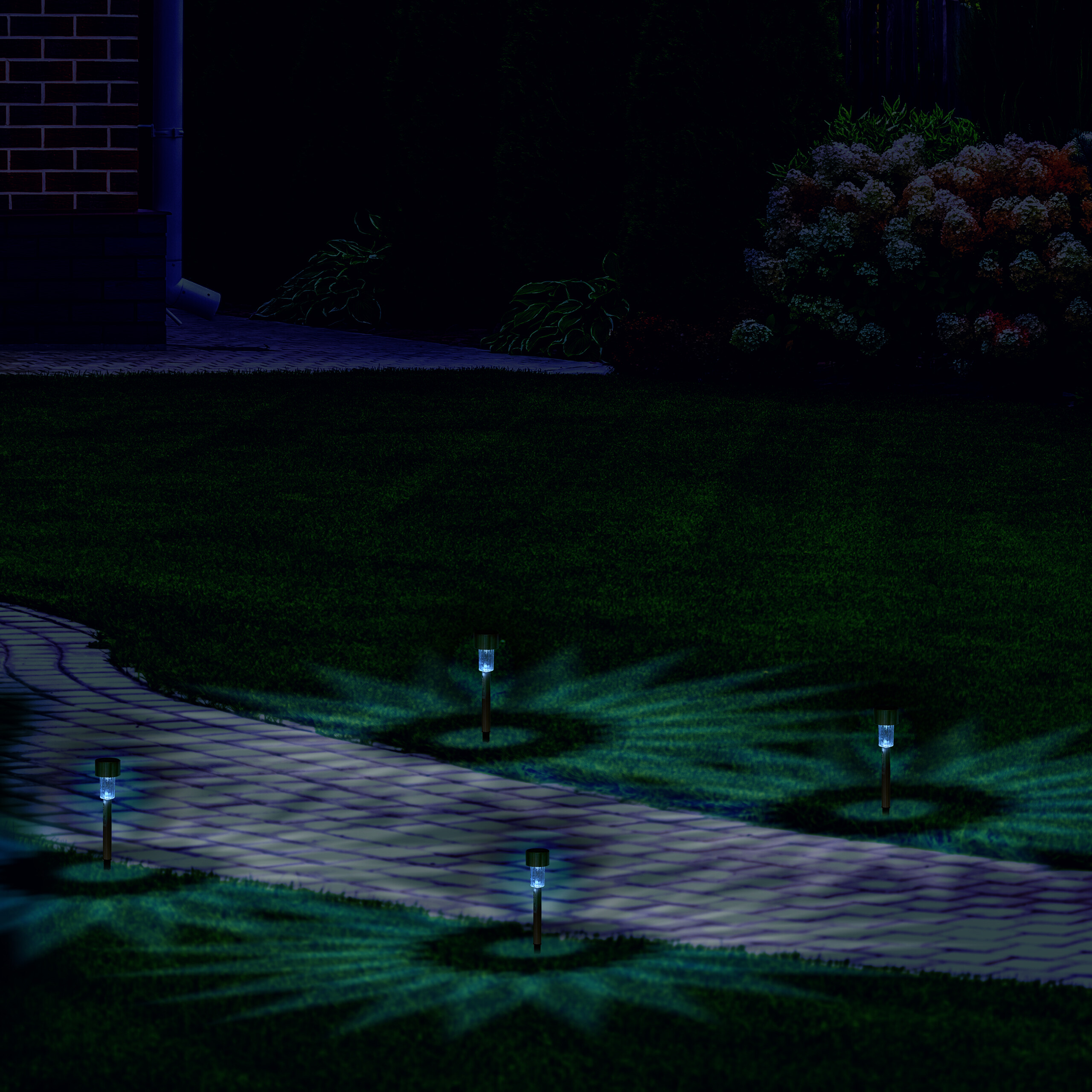 Solar-Gartenleuchten beleuchten nachts einen gepflasterten Weg im Garten mit sternförmigen Lichtmustern.