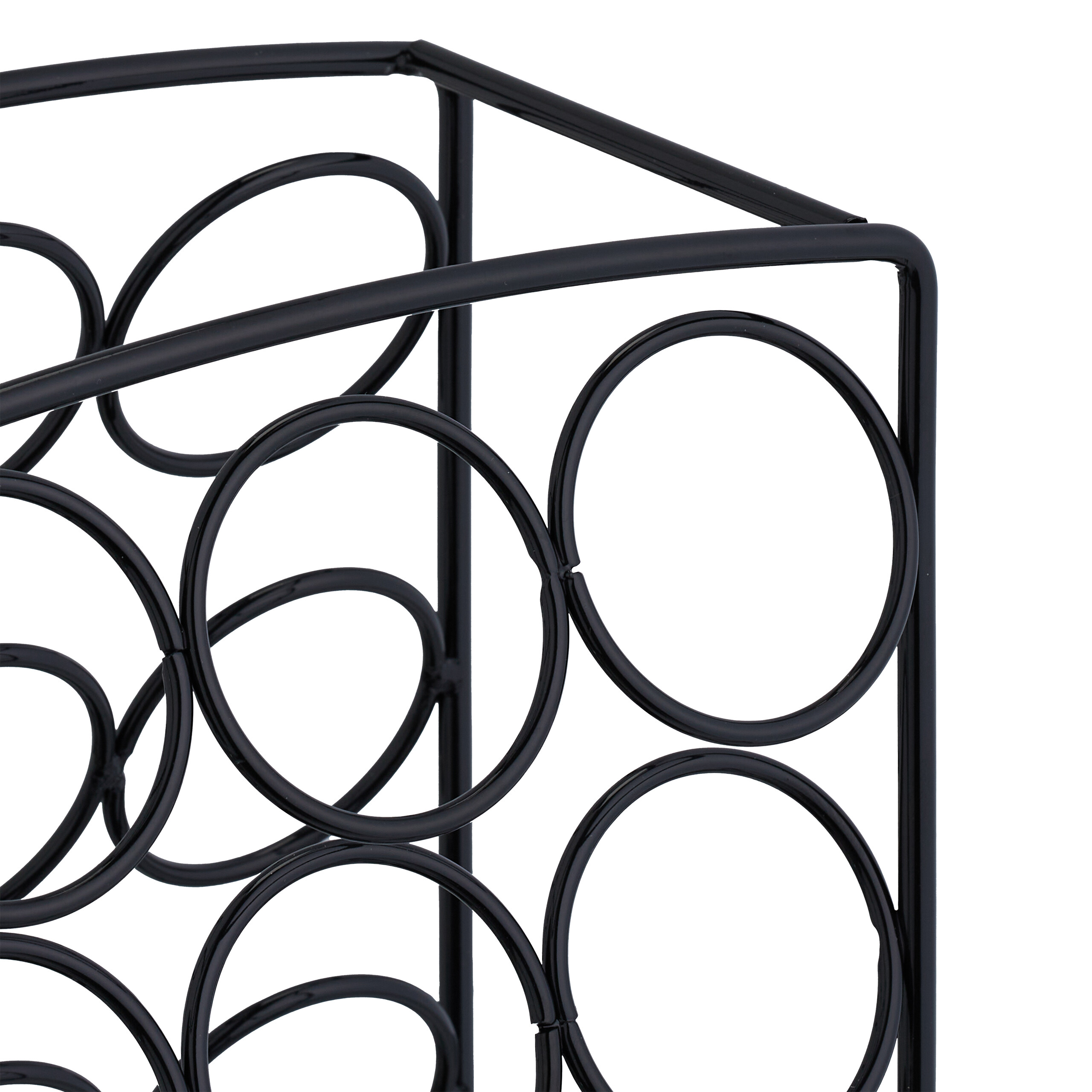 Ein schwarzes Weinregal aus Metall mit geometrischem Gitterdesign und runden Öffnungen auf weißem Hintergrund.