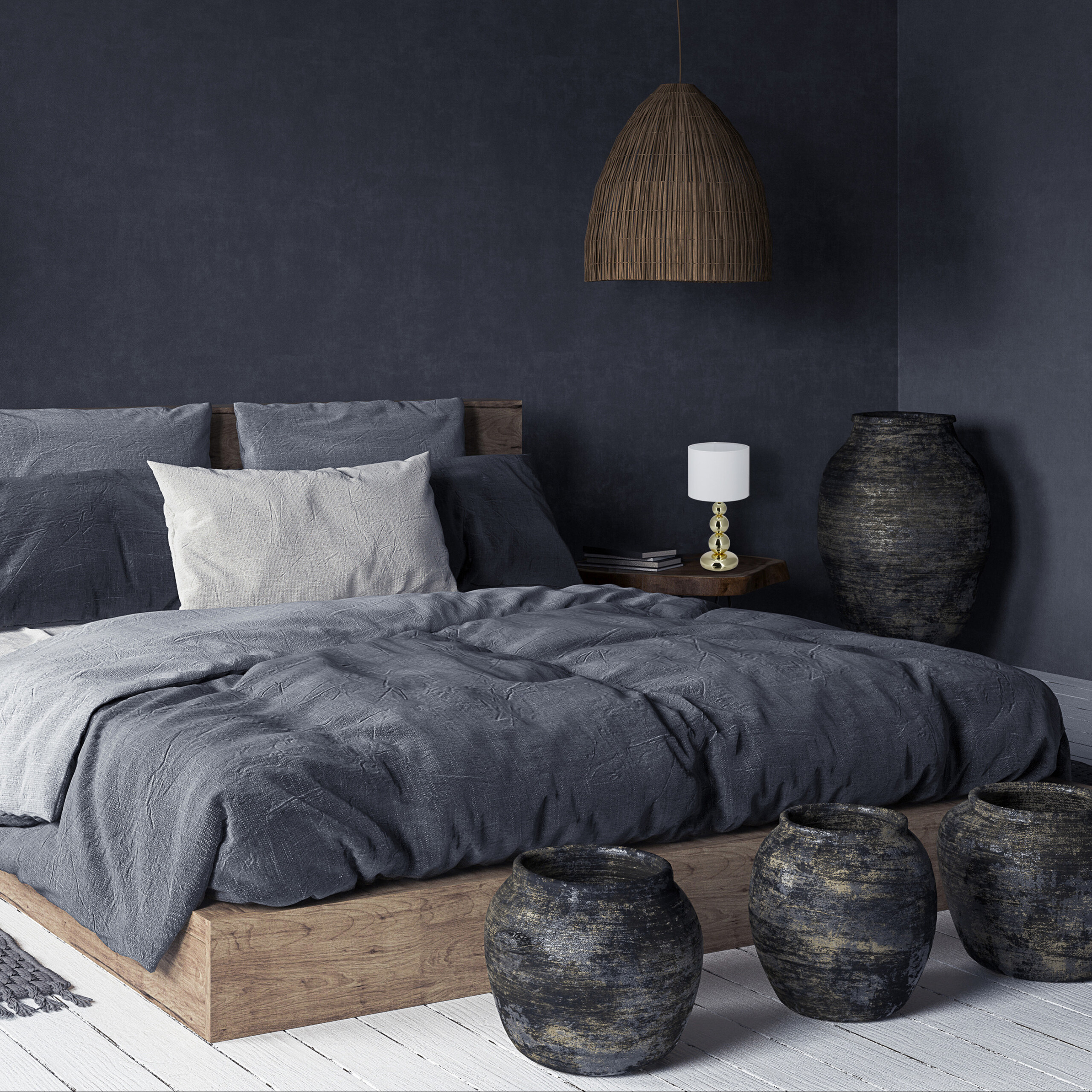 Schlafzimmer mit grauem Bett, dunklen Wänden, Holzbettgestell, Lampen und großen dekorativen Vasen.