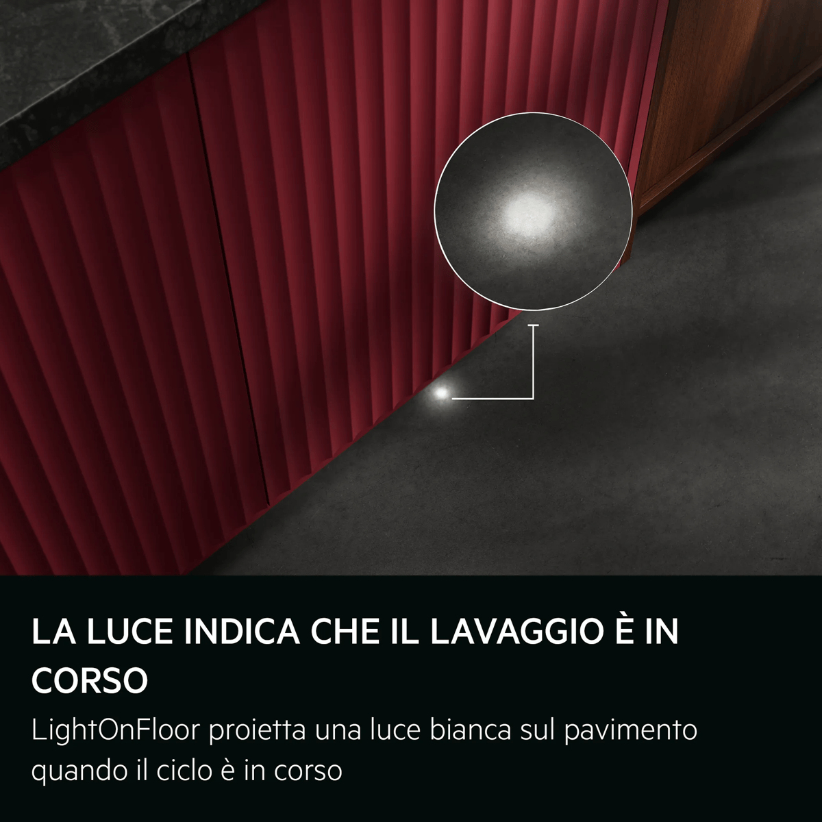 Una luce sul pavimento da mobili rossi indica il lavaggio.