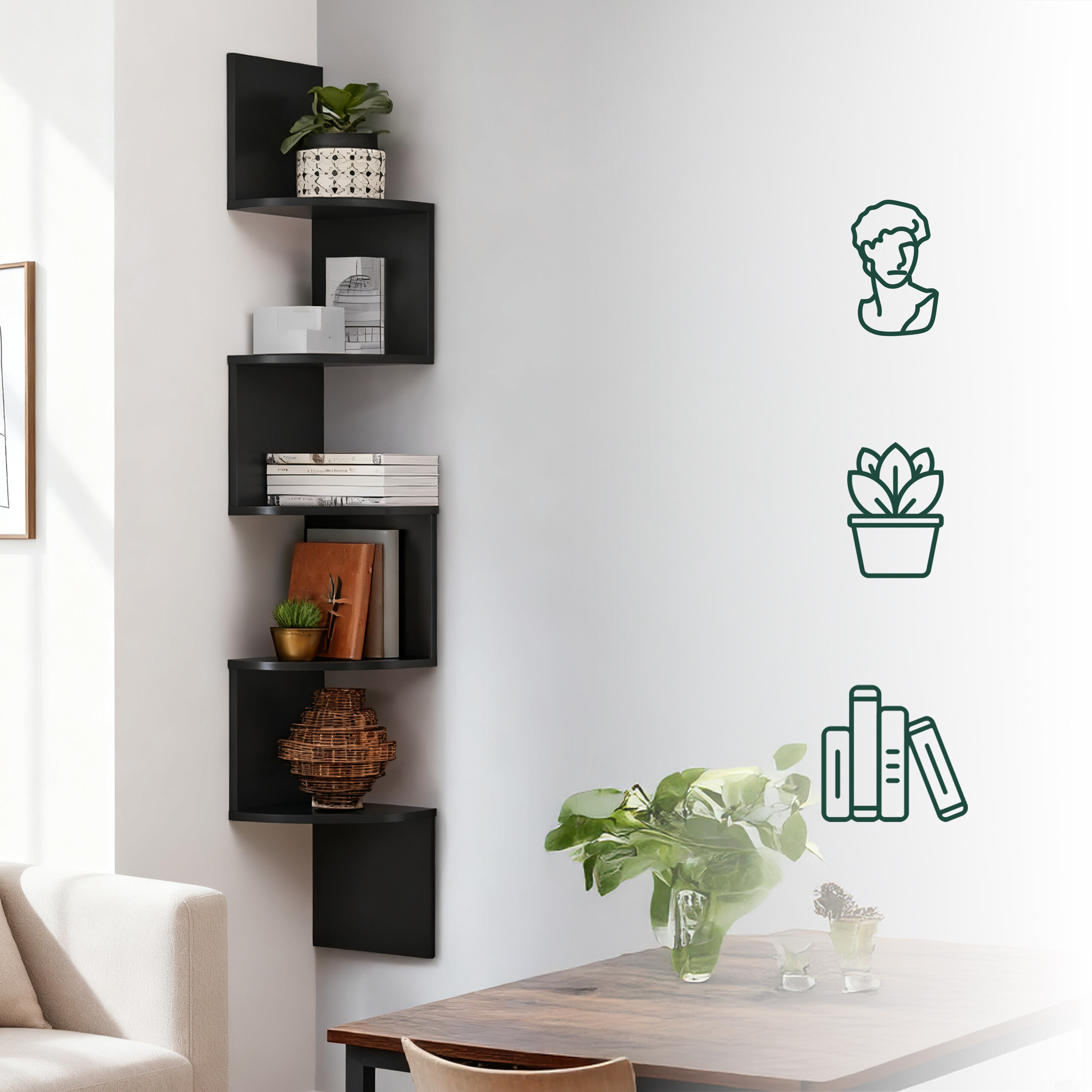Schwarzes Eckregal mit Pflanzen, Büchern und Deko, daneben ein Holztisch mit Vase und Strichzeichnungen an der Wand.