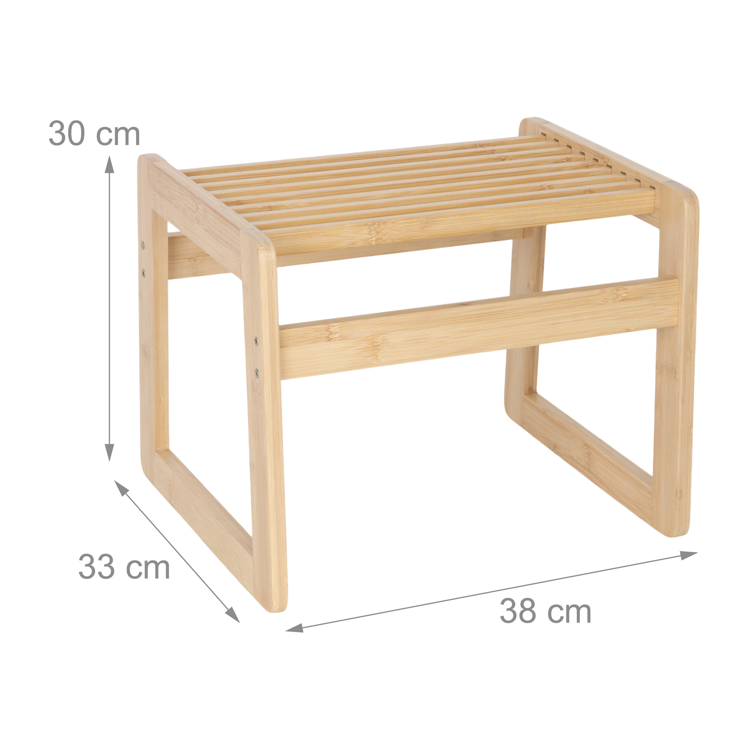 Kleiner Bambushocker mit Abmessungen von 30 cm Höhe, 33 cm Tiefe und 38 cm Breite vor weißem Hintergrund.