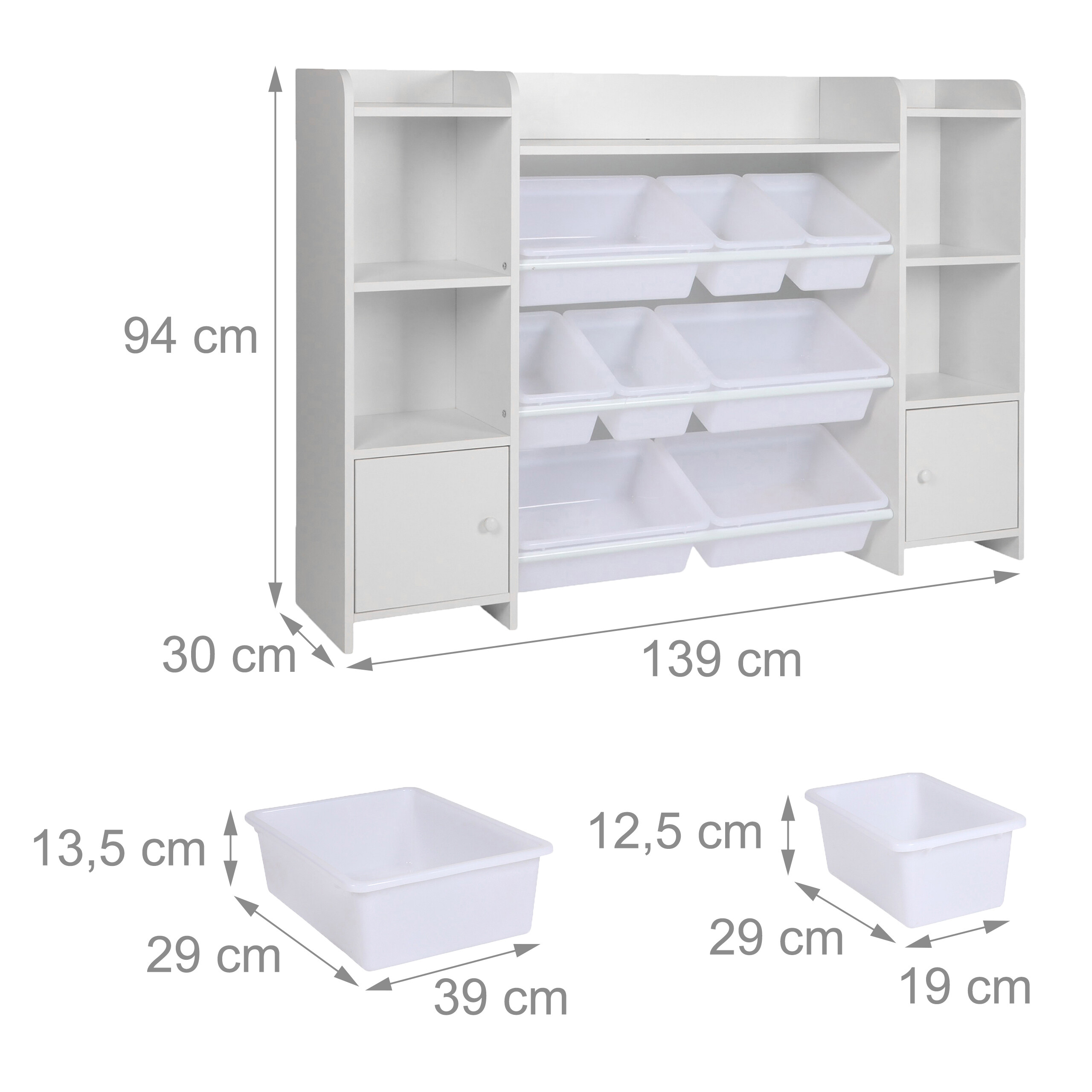 Weißes Kinderregal mit Plastikboxen und Maßen von 139x30x94 cm sowie zwei unterschiedlich großen Boxen.