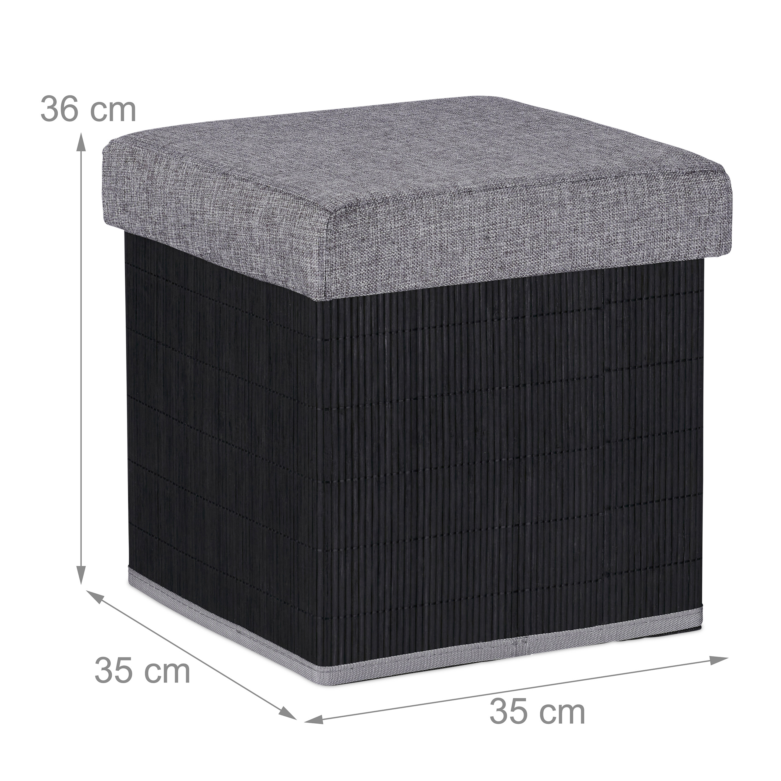 Quadratischer Hocker mit schwarzem Bambussockel, grauem gepolstertem Sitz und Maßangaben in cm.