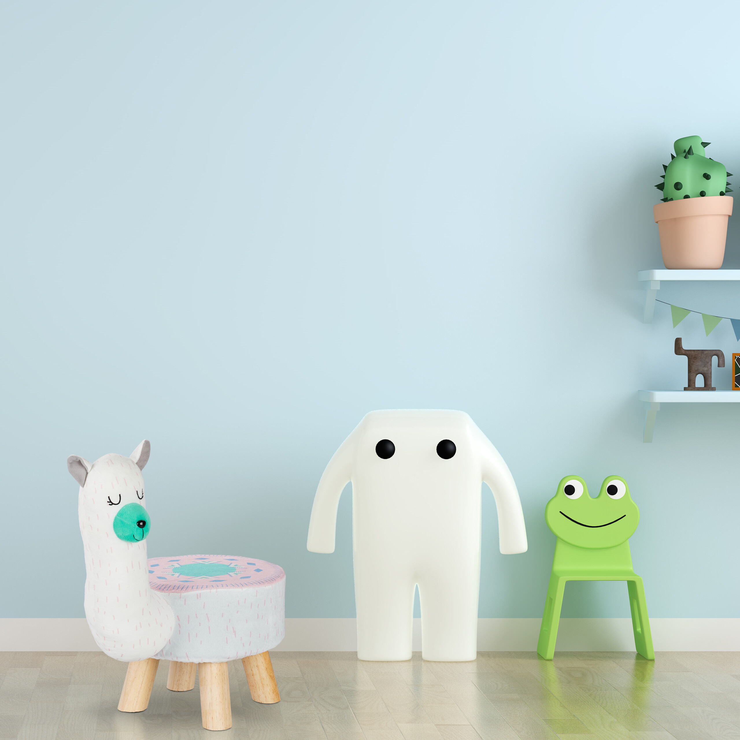 Ein Kinderzimmer mit hellblauer Wand, Lama-Hocker, einer weißen Kreatur und einem grünen Froschstuhl.