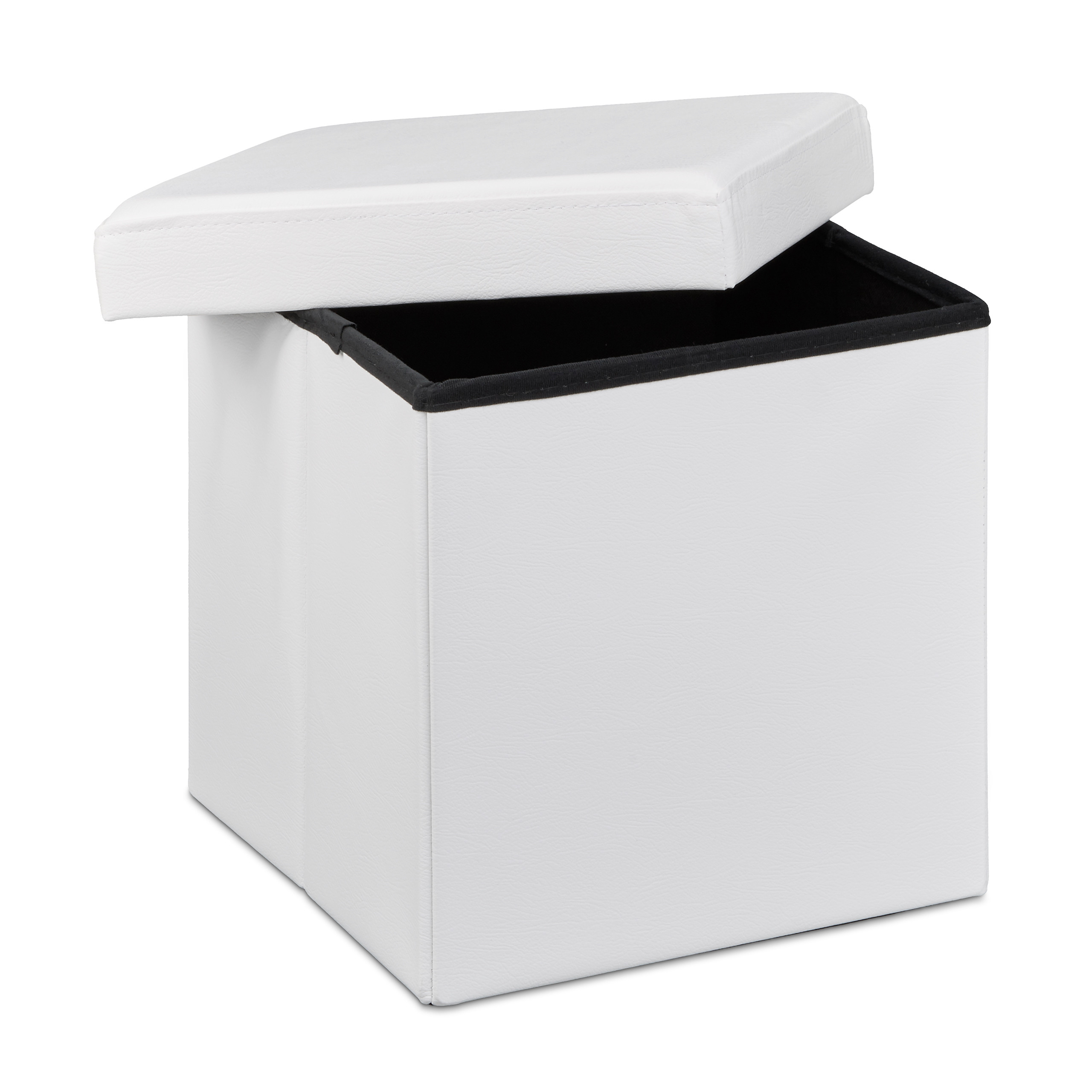 Ein weißer quadratischer Hocker mit schwarzem Innenraum und halb geöffnetem Deckel.
