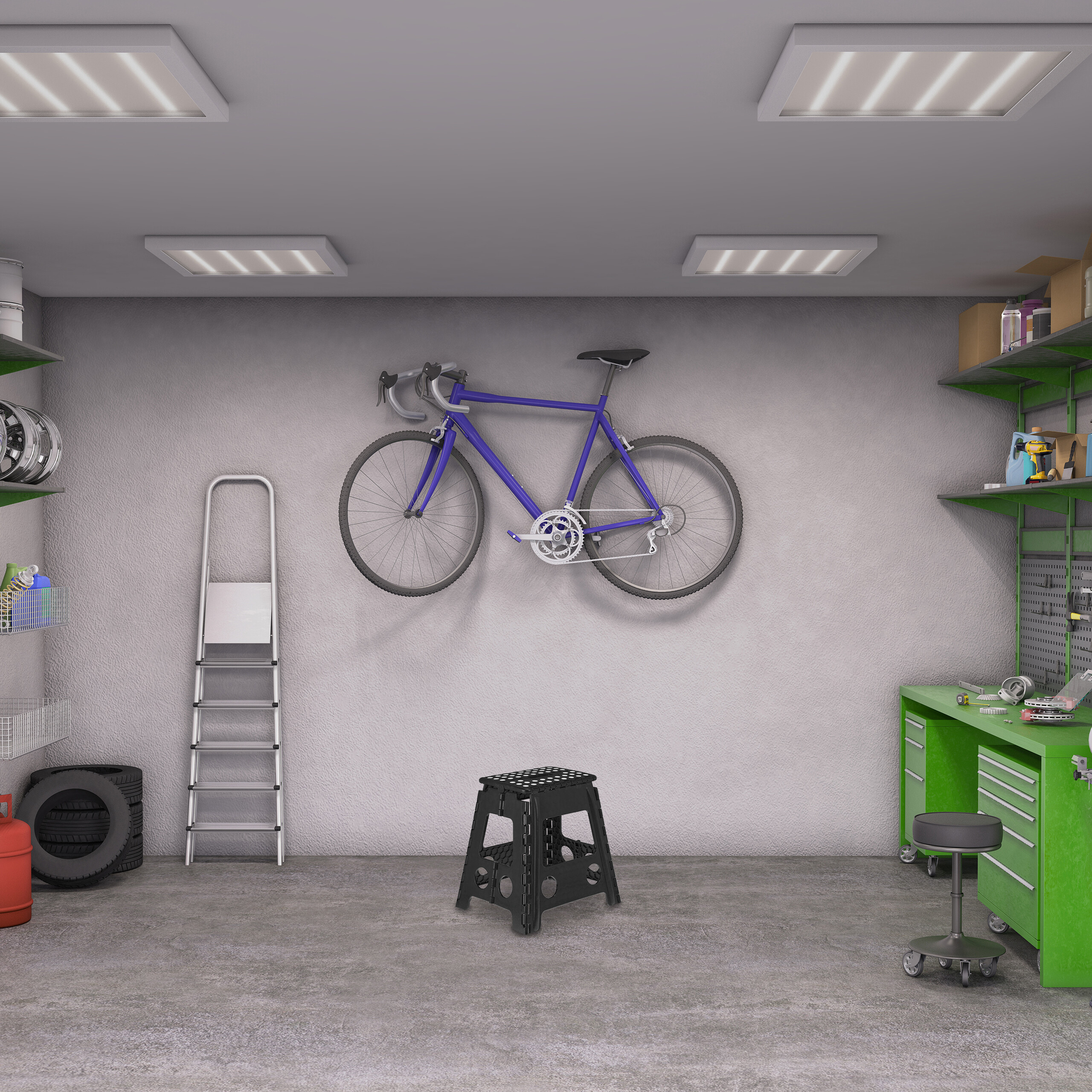 Garage mit blauem Fahrrad an der Wand, Werkbank, Leiter und Stuhl auf Betonboden.