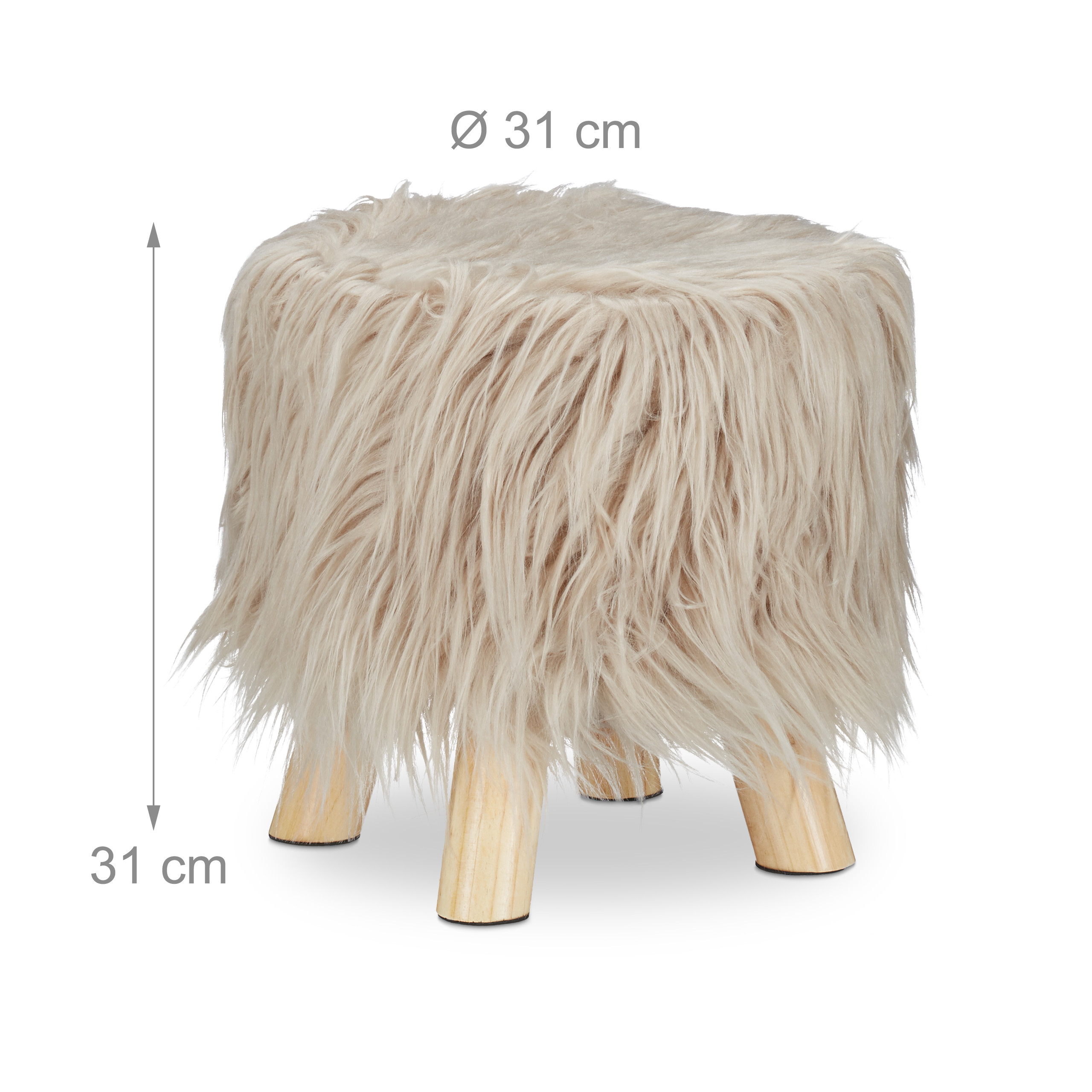 Beiger, flauschiger runder Hocker mit Holzbeinen, 31 cm Durchmesser und 31 cm Höhe vor weißem Hintergrund.
