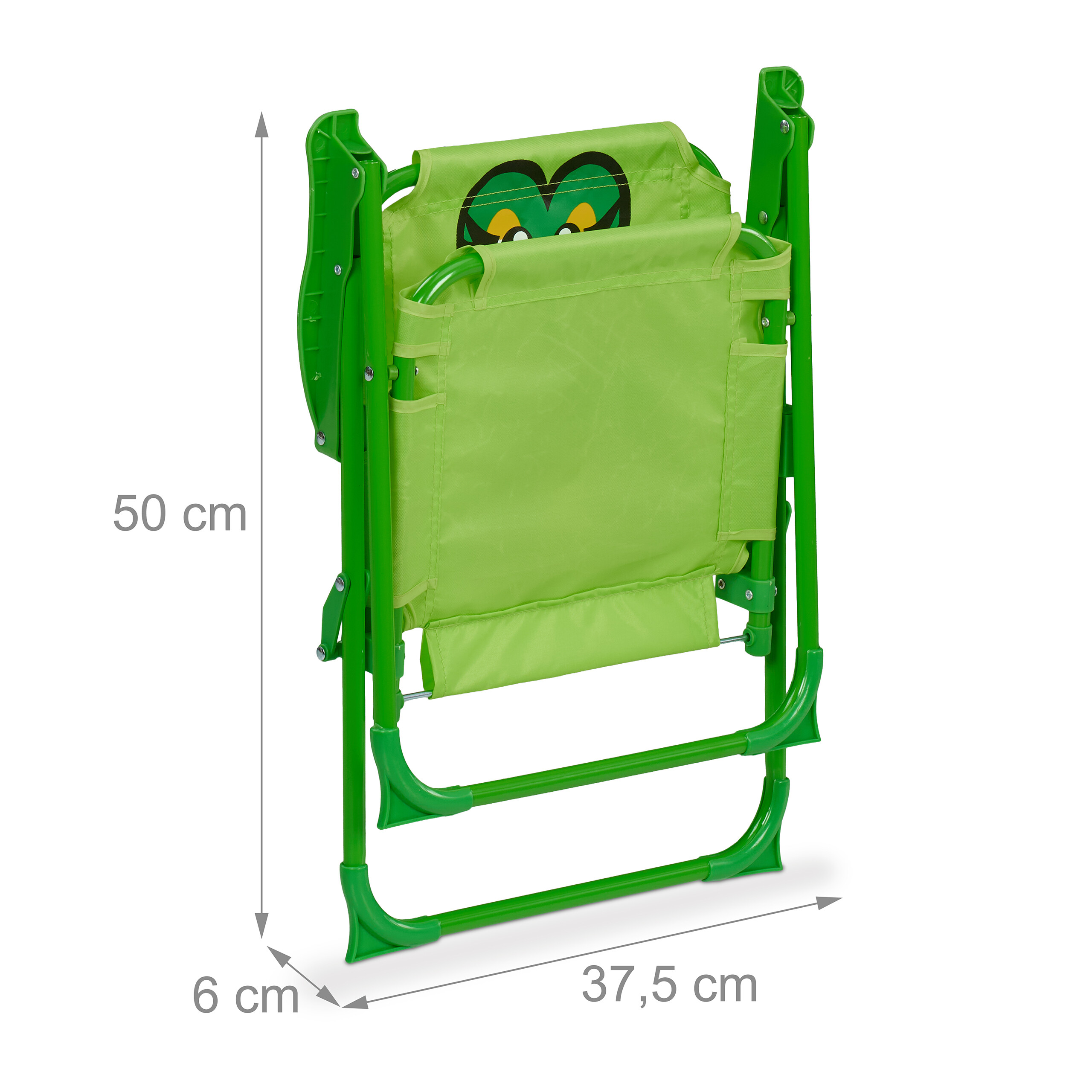 Ein zusammengeklappter grüner Kinderliegestuhl mit Maßen 50 cm Höhe, 37,5 cm Breite und 6 cm Tiefe.