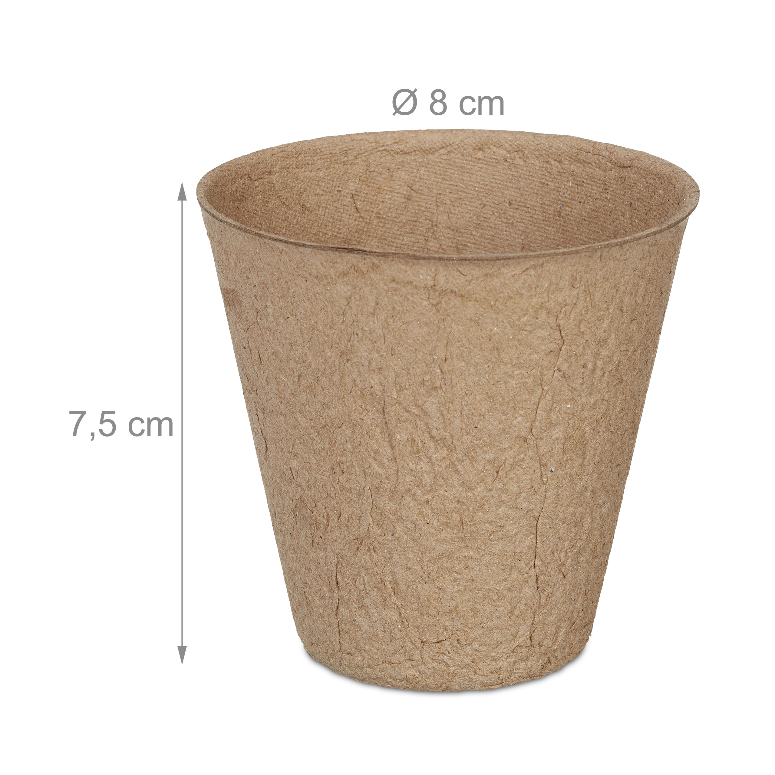 Ein brauner Pflanztopf aus Papierfasern mit 8 cm Durchmesser und 7,5 cm Höhe vor weißem Hintergrund.