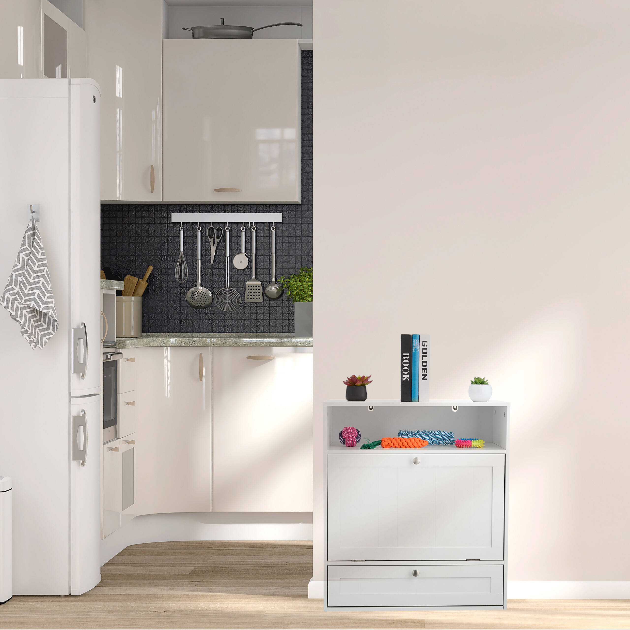 Moderne Küche mit hellen Schränken, schwarzen Fliesen und weißem Schrank im Vordergrund.