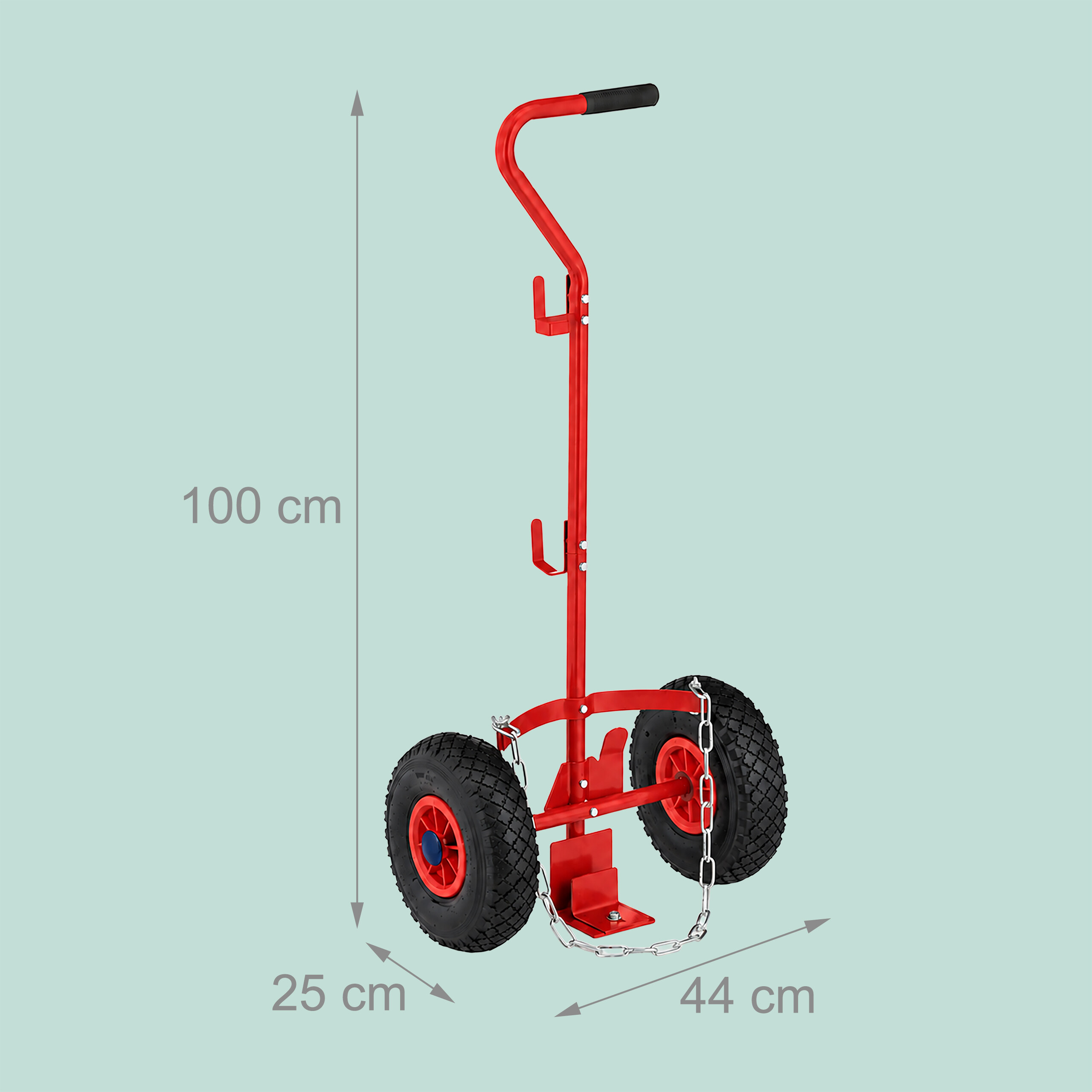 Ein roter zweiräderiger Wagen mit langem Griff und Kette, Maße 100 cm Höhe, 25 cm Tiefe und 44 cm Breite.