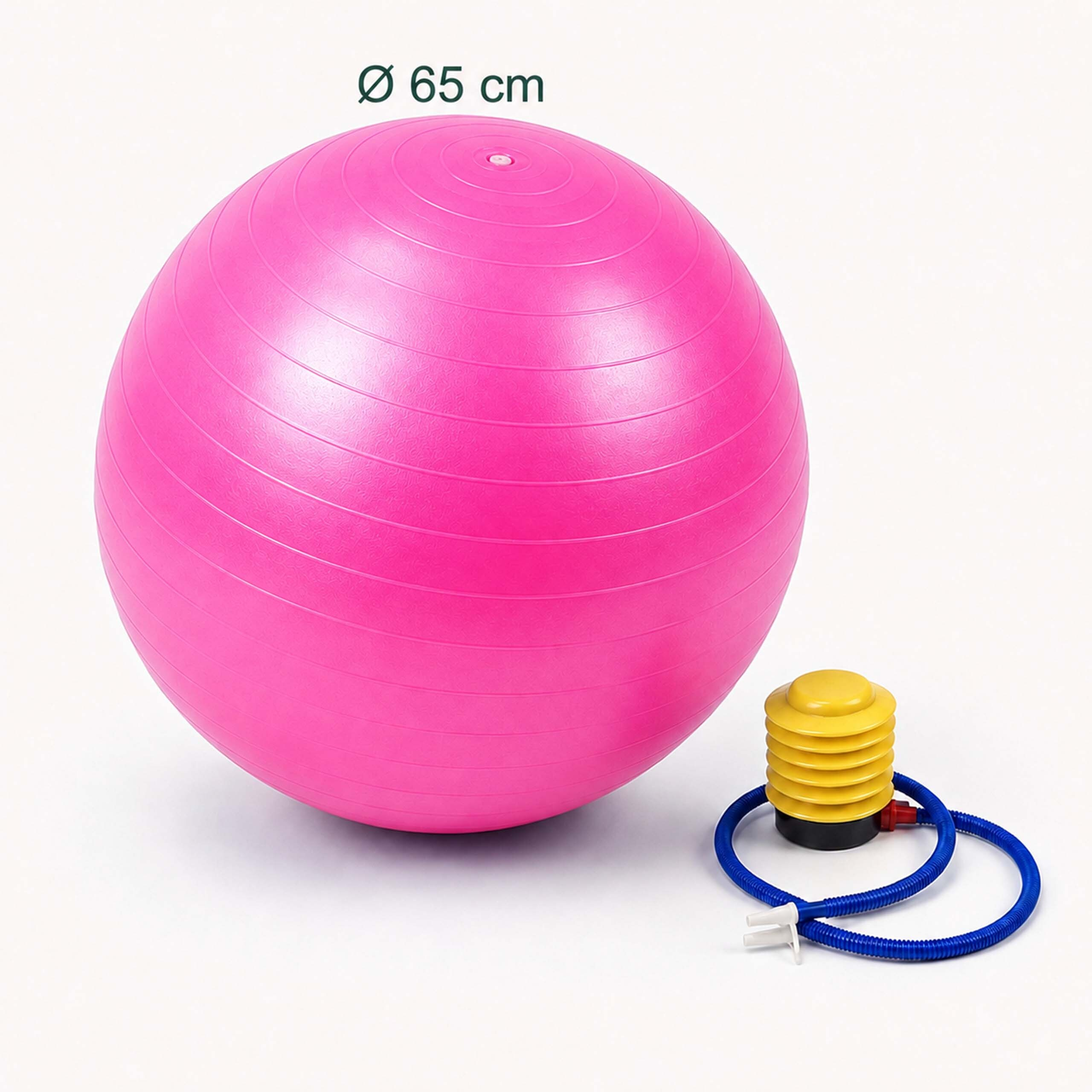 Ein großer pinker Gymnastikball mit 65 cm Durchmesser und eine gelbe Handpumpe mit blauem Schlauch auf weißem Grund.