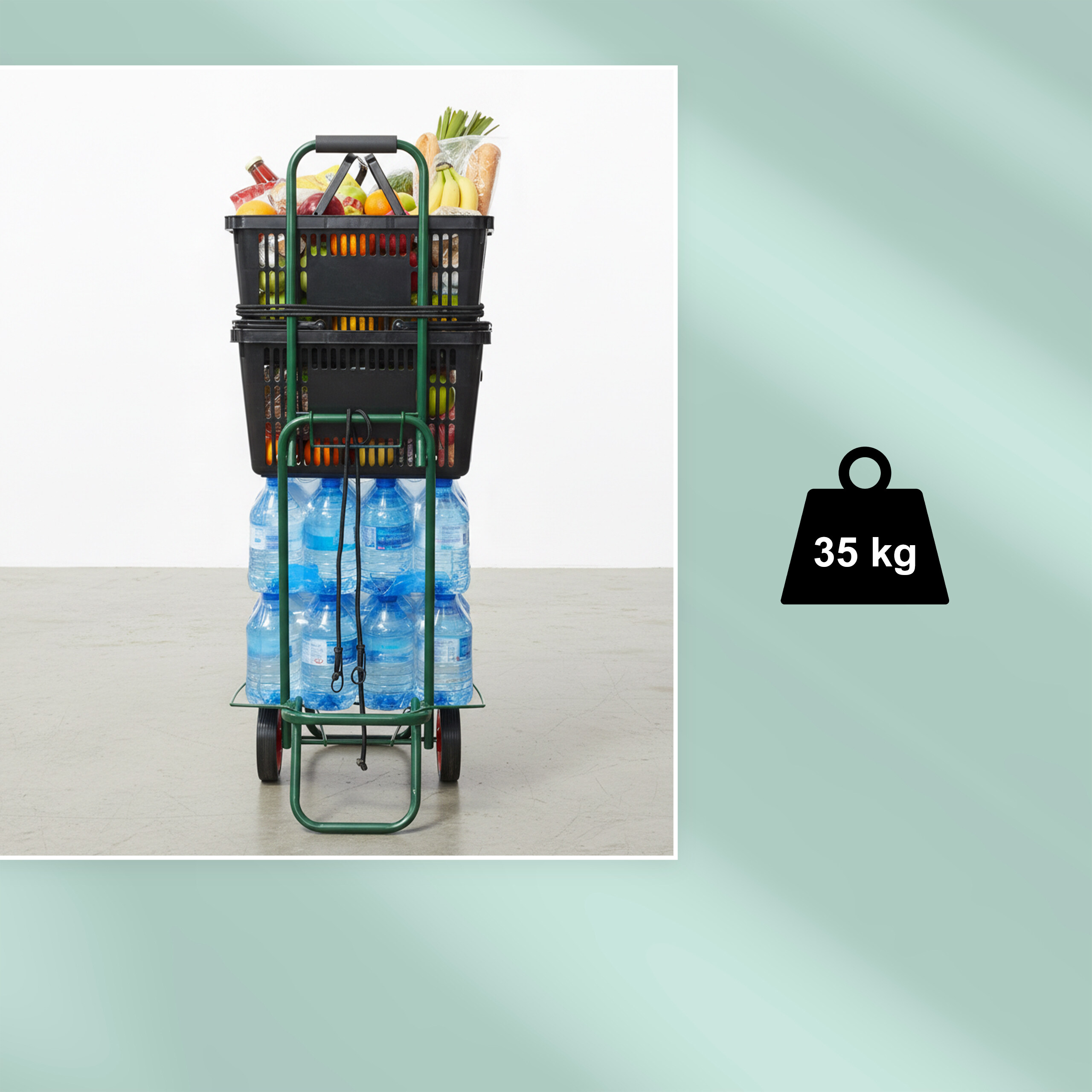 Grüner Handwagen beladen mit zwei Einkaufskärben voller Lebensmittel und acht Wasserflaschen. Ein 35-kg-Symbol ist rechts.