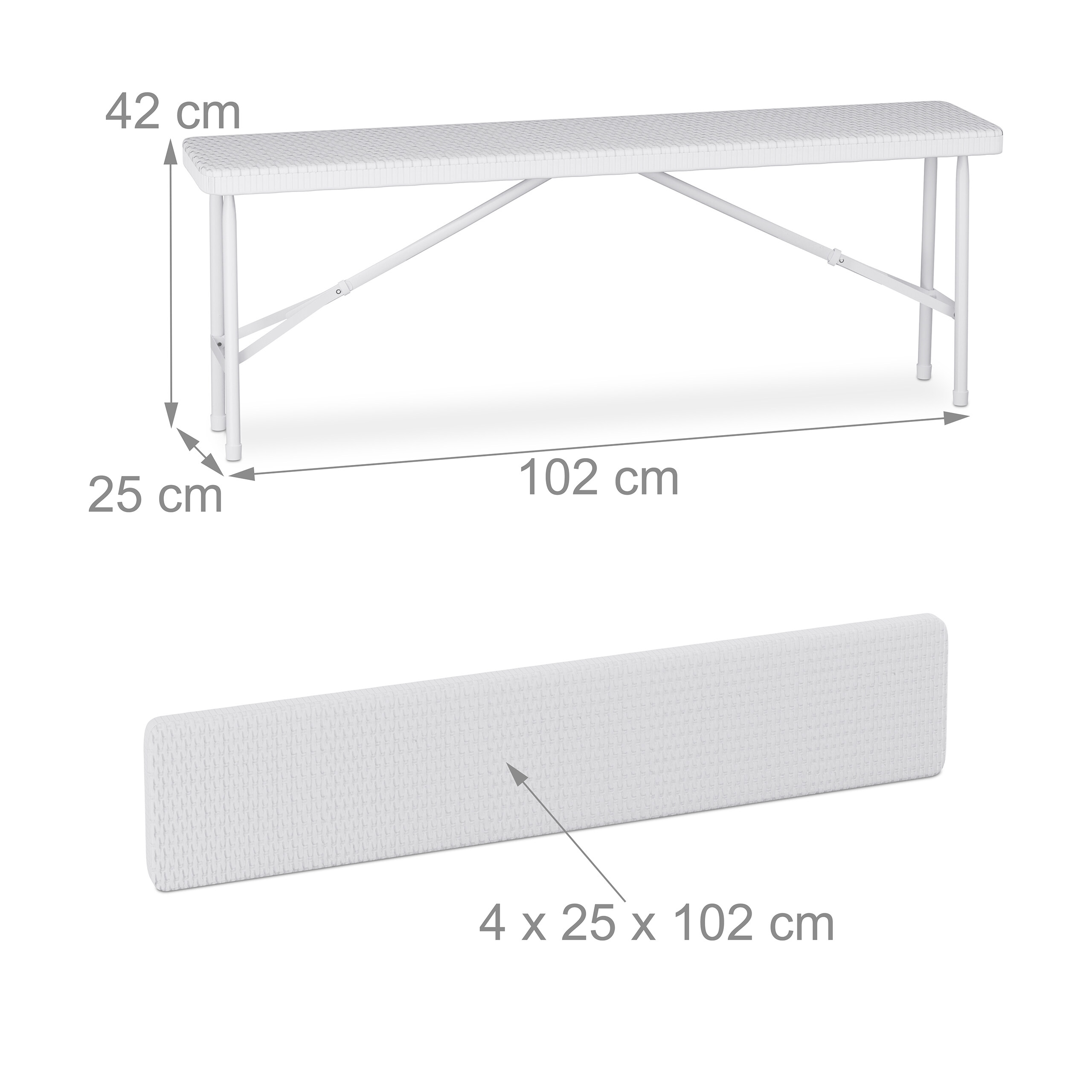 Weiße Rattanbank mit Maßen von 42 cm Höhe, 25 cm Breite und 102 cm Länge.