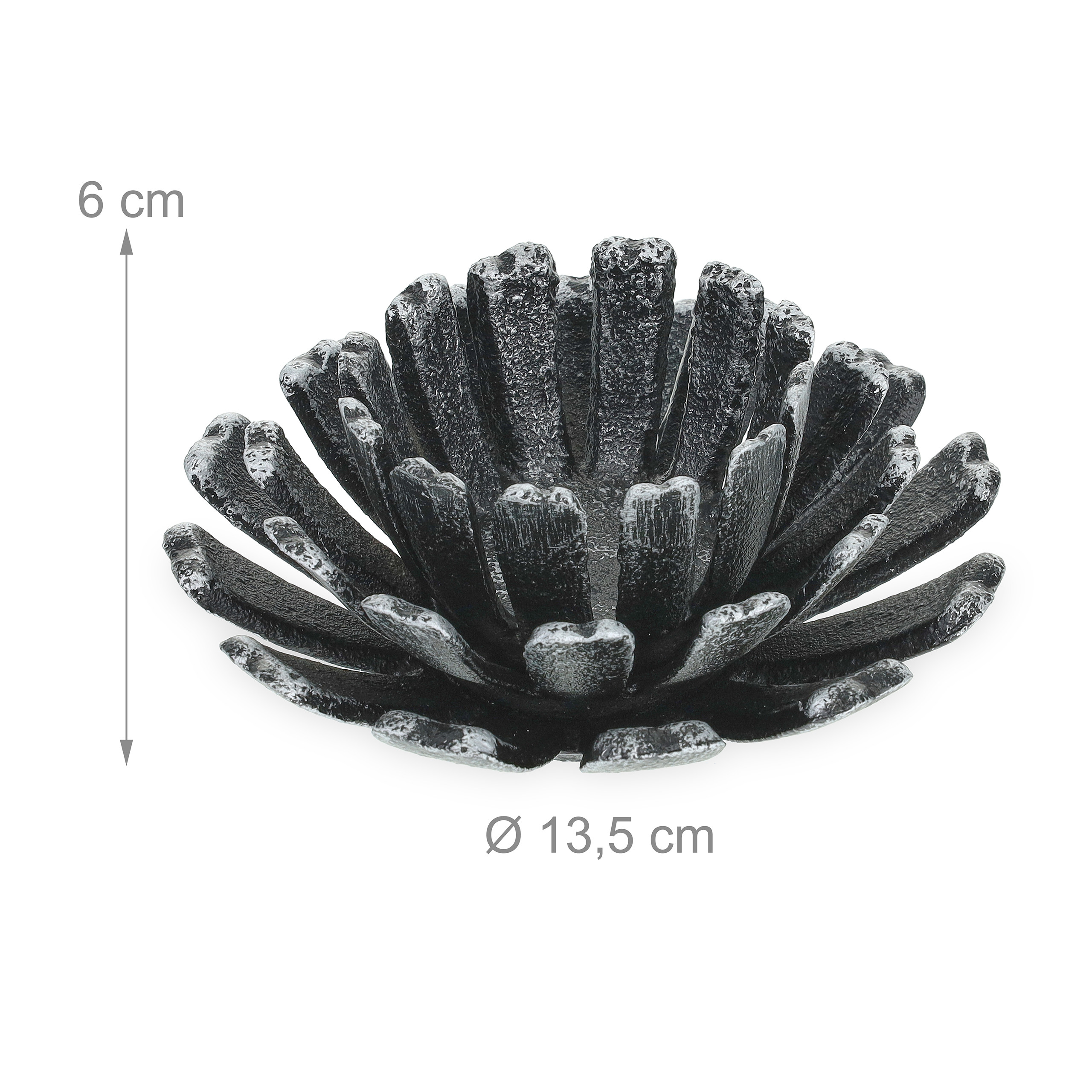 Schwarze, blütenförmige Deko-Schale aus Metall, 6 cm hoch und 13,5 cm im Durchmesser.