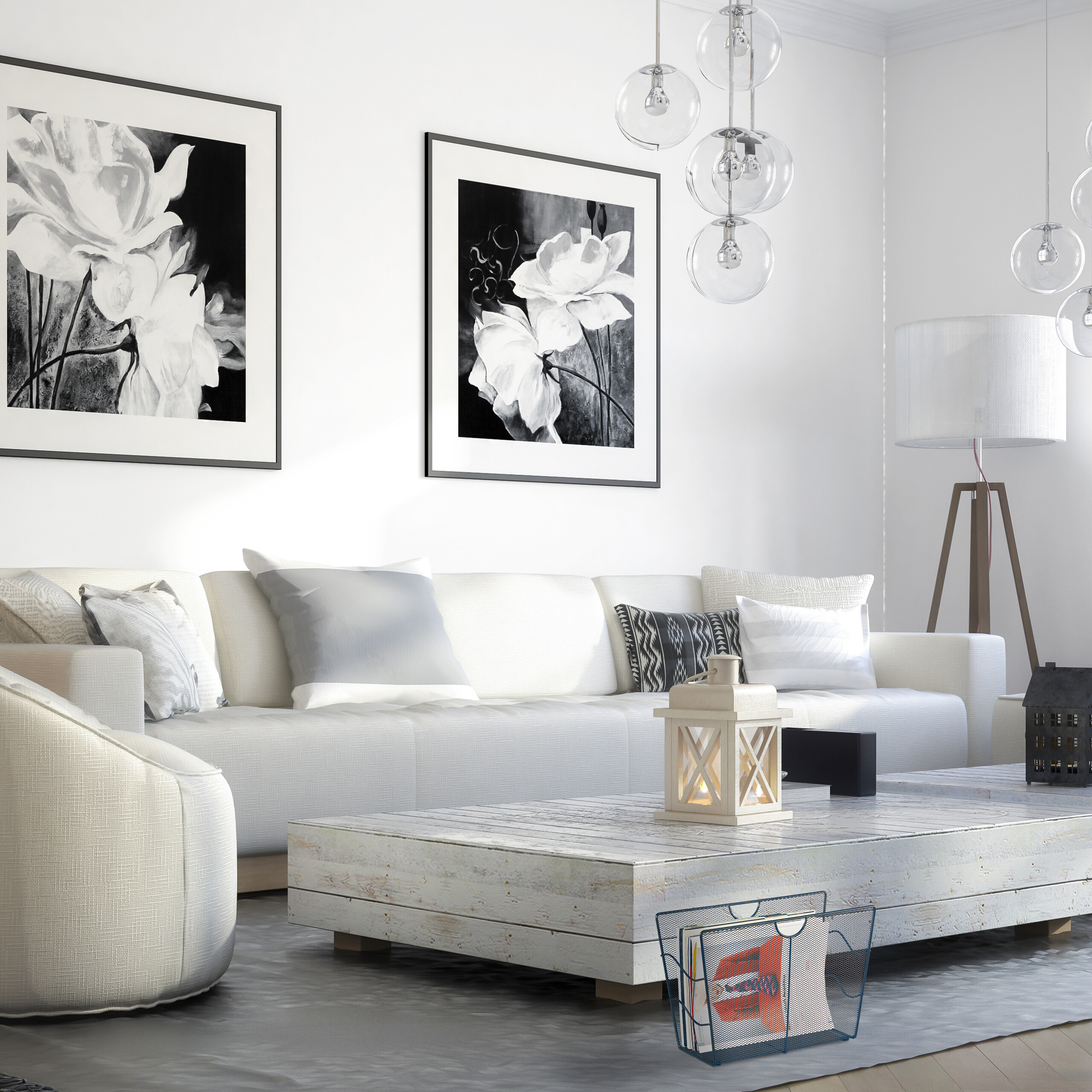 Helles modernes Wohnzimmer mit weißem Sofa, Holztisch, Stehlampe und schwarz-weißem Blumenkunstwerk.