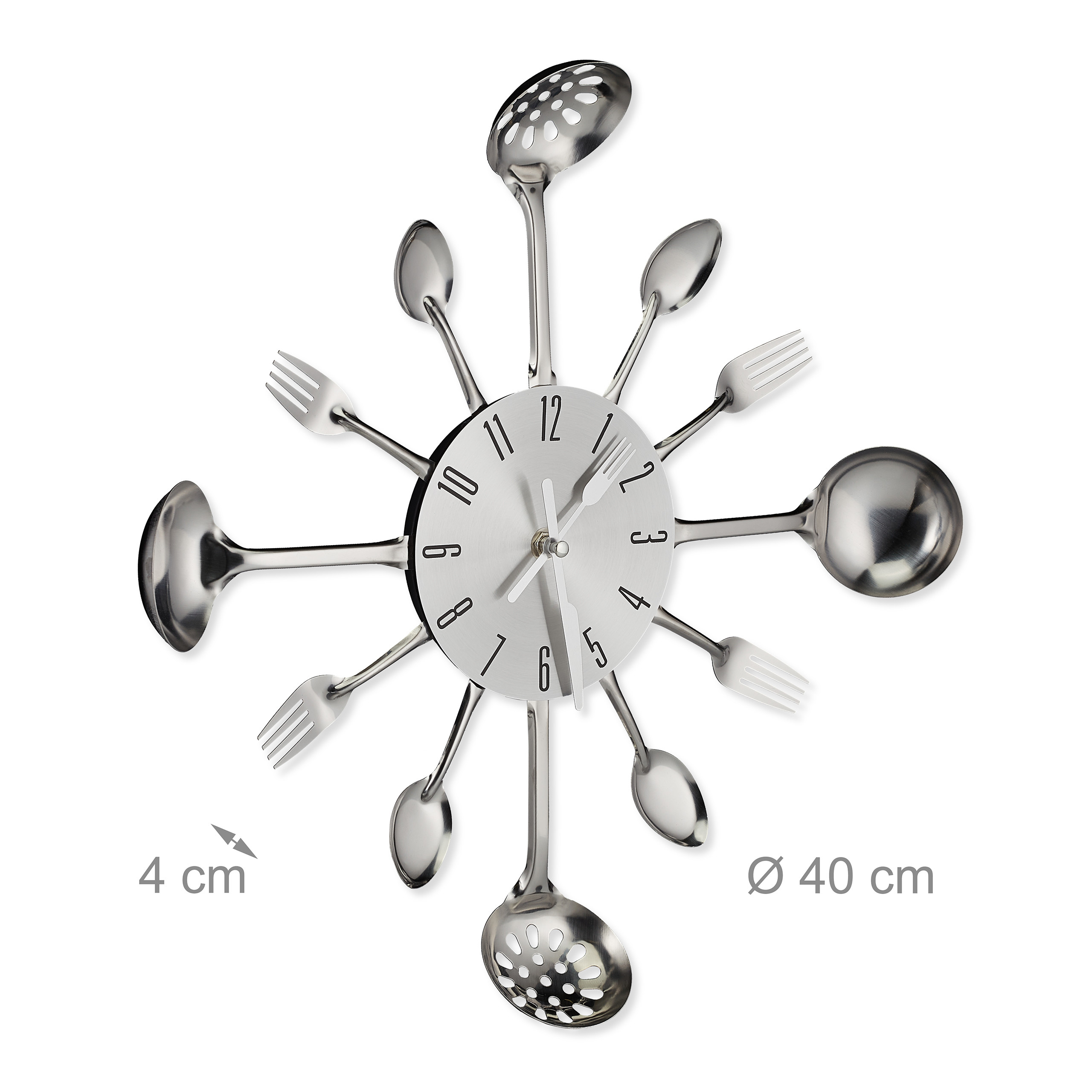 Wanduhr aus Edelstahl mit Besteck als Stundenmarkierungen und Maßangaben.