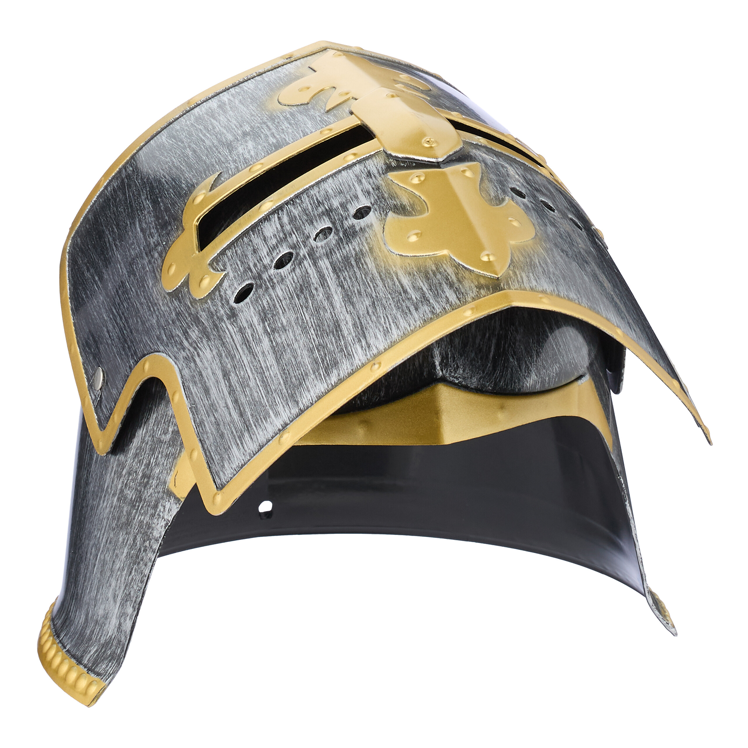 Ein mittelalterlicher Ritterhelm in Silber mit Goldverzierung, einem Visier und dekorativen Kreuzakzenten vor weißem Hintergrund.