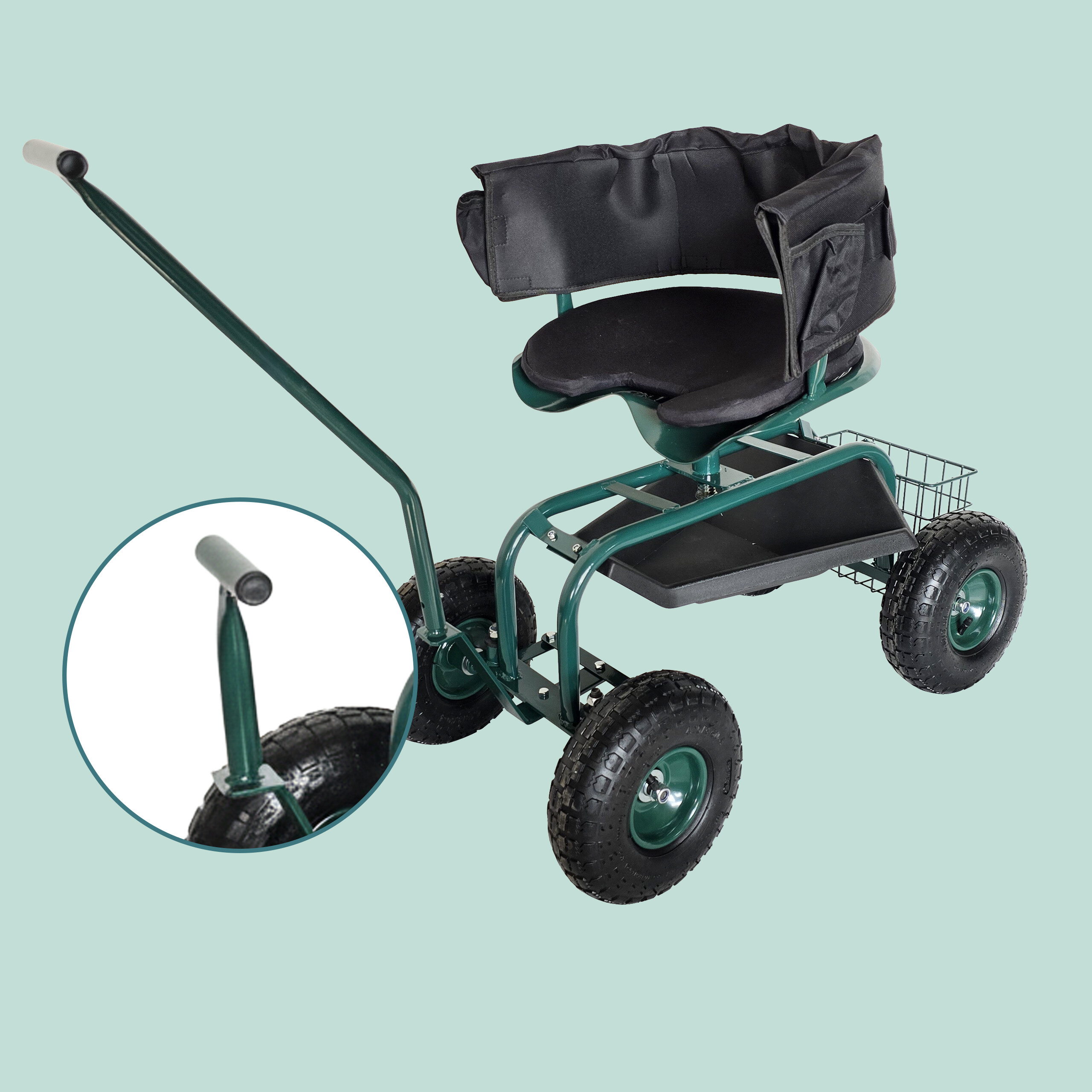 Ein grüner Gartenroller mit vier Rädern, gepolstertem schwarzem Sitz, langer Deichsel und Ablagekorb.