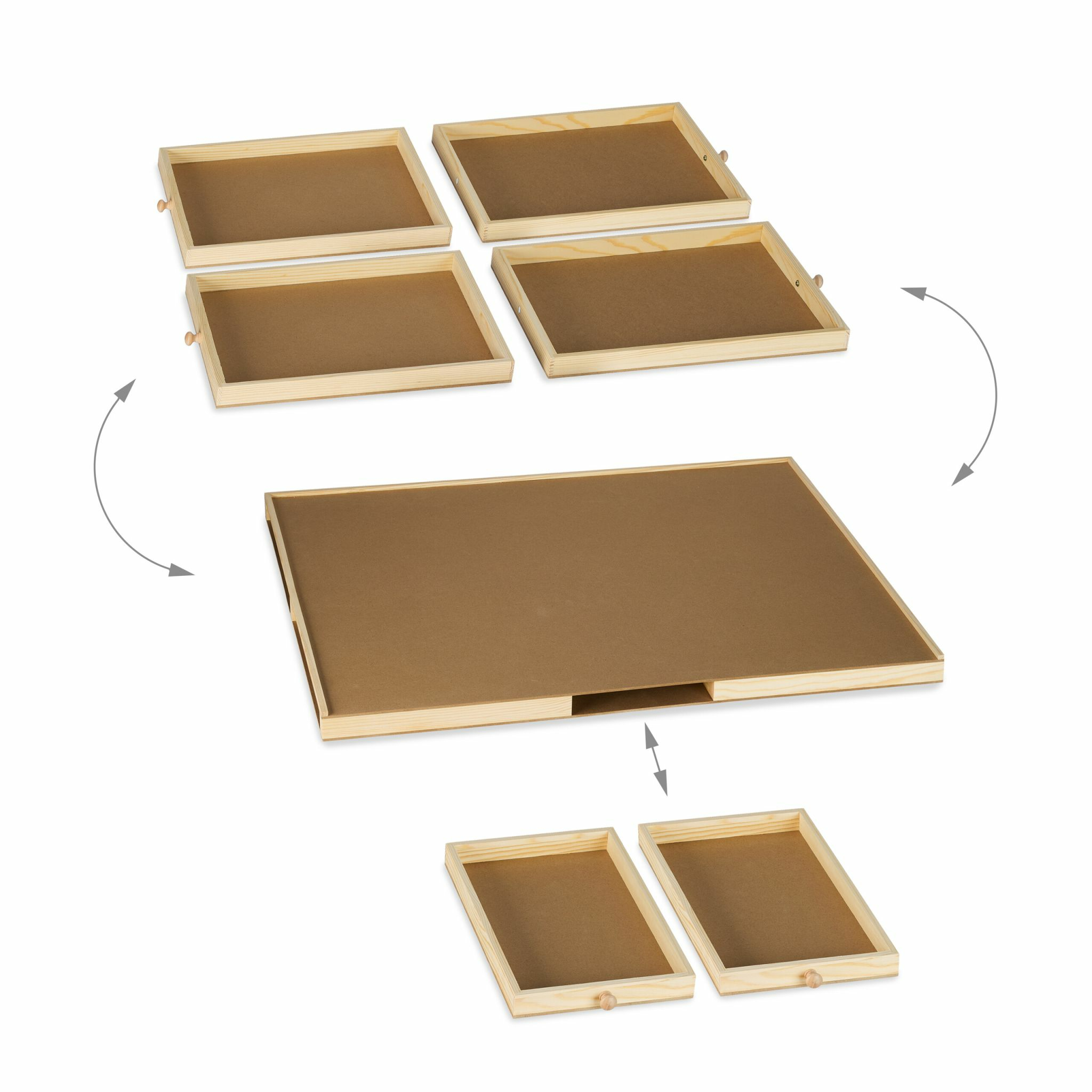 Sechs kleine Holzschubladen und eine große Grundplatte auf weißem Hintergrund mit grauen Pfeilen.