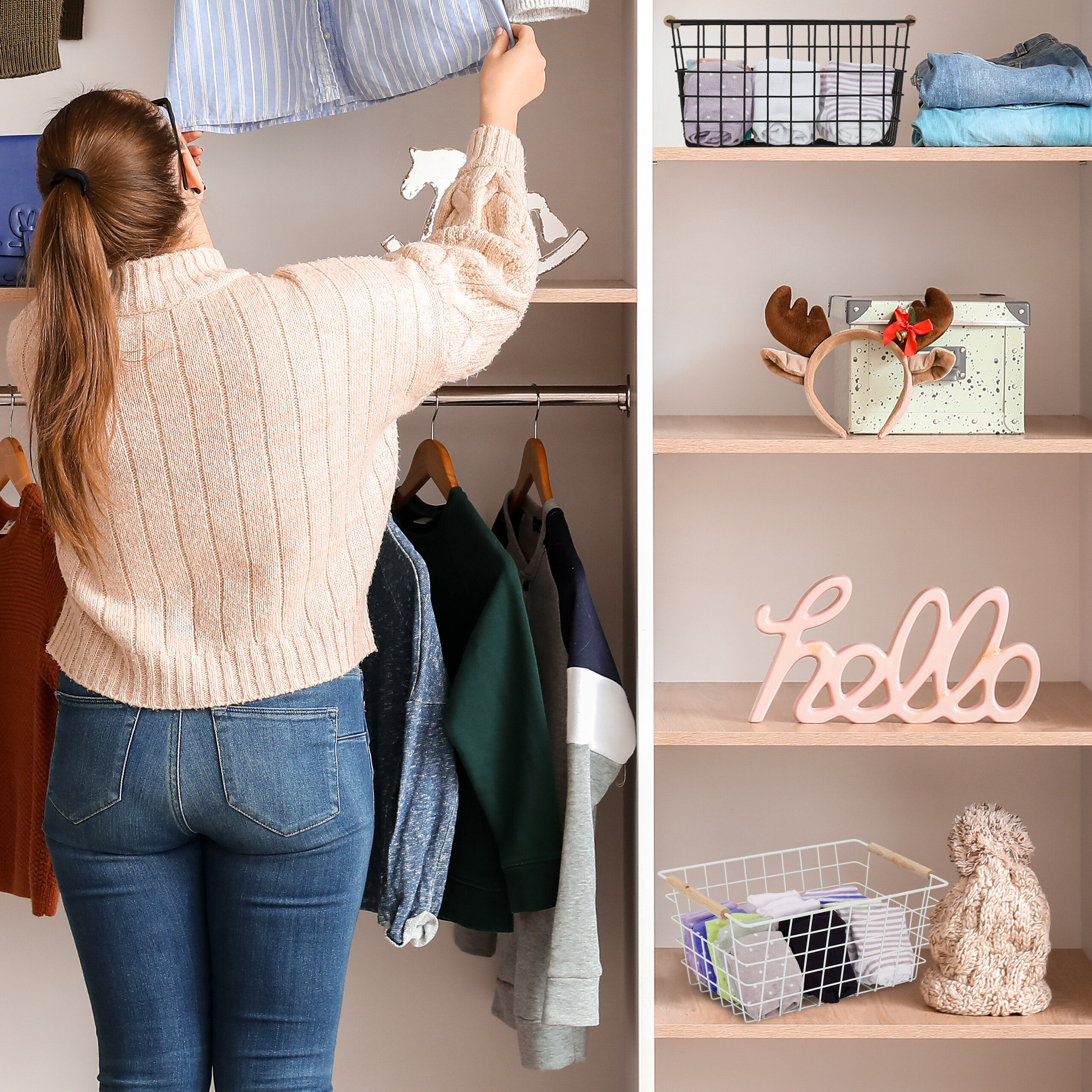 Eine Frau in einem Pullover und Jeans ordnet Kleidung in einem Schrank ein.