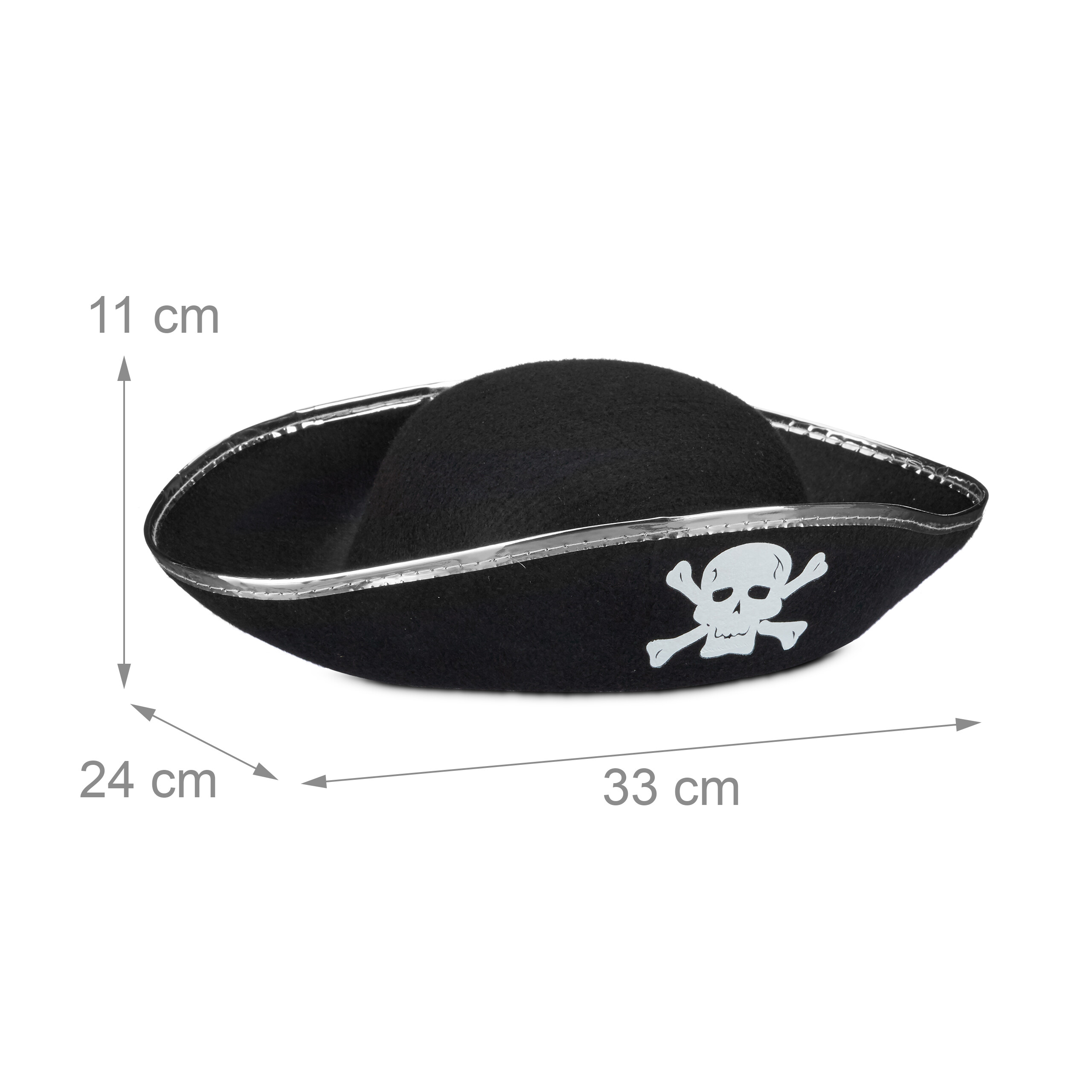 Ein schwarzer Piratenhut mit Silberrand und Totenkopf, Abmessungen 11 cm Höhe, 24 cm Breite und 33 cm Länge.