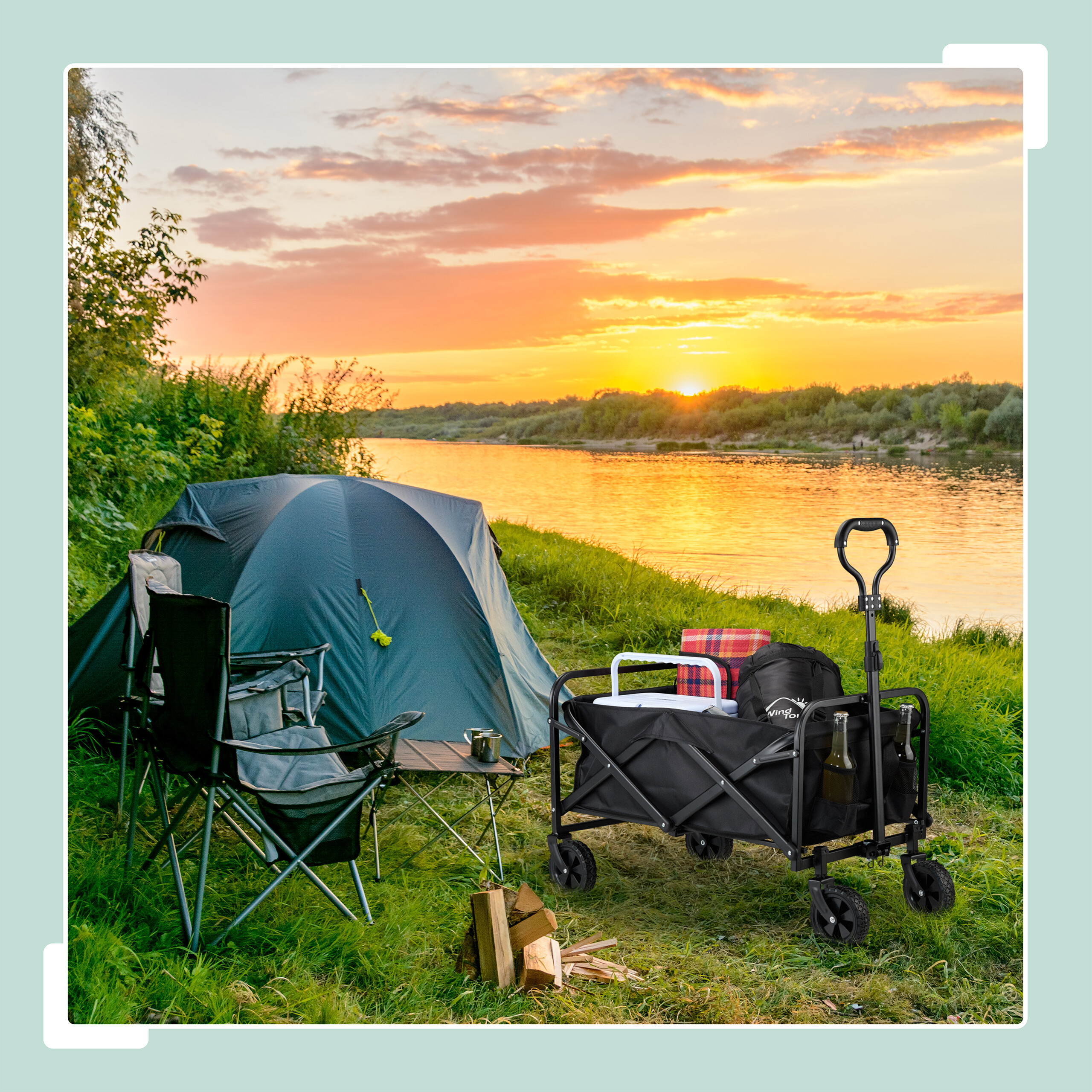 Campingzelt, Stühle und ein gefüllter Bollerwagen am Flussufer bei Sonnenuntergang.