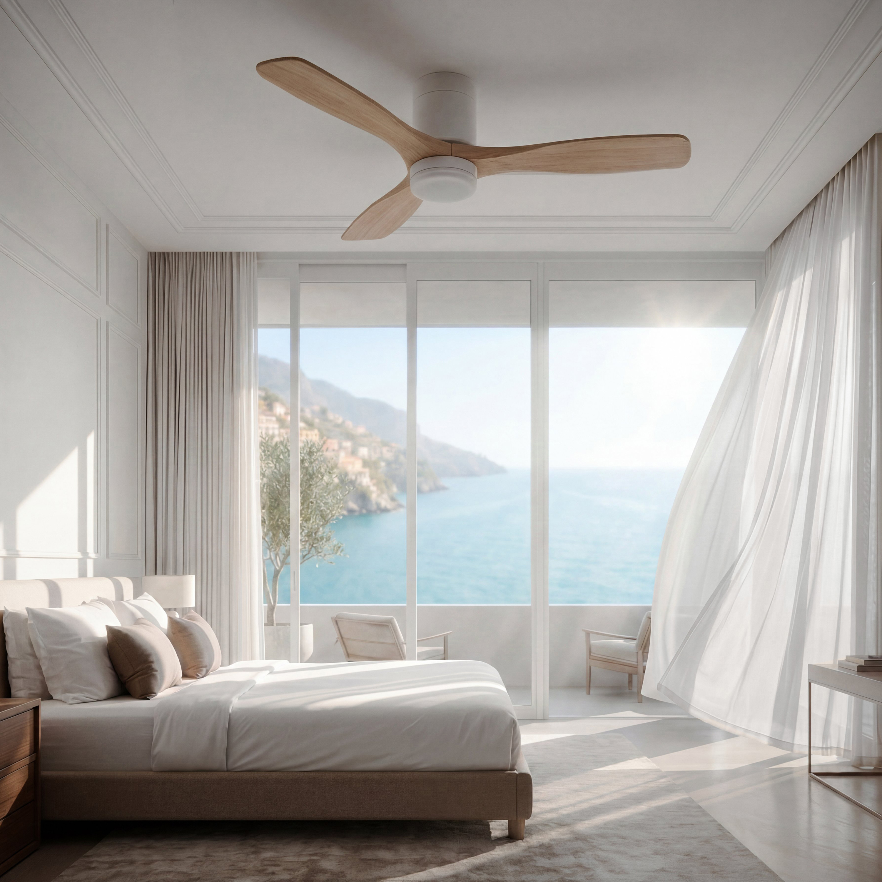 Dormitorio luminoso con cama de madera, ventilador de techo y gran ventana con vistas al mar azul.