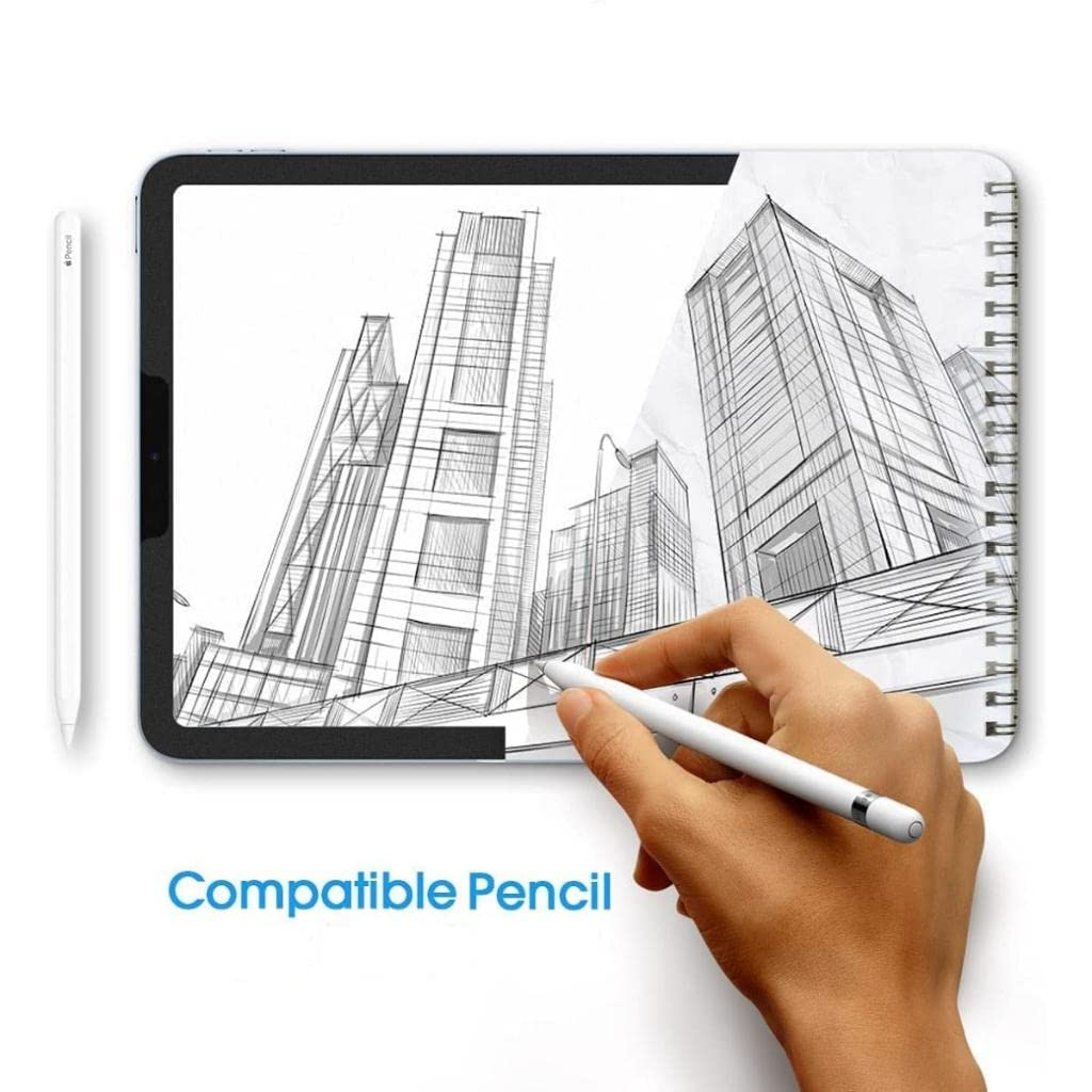 Bir el, bina çizimi gösteren bir tablette beyaz bir kalem kullanıyor, bir defter ve kalemin yanında.