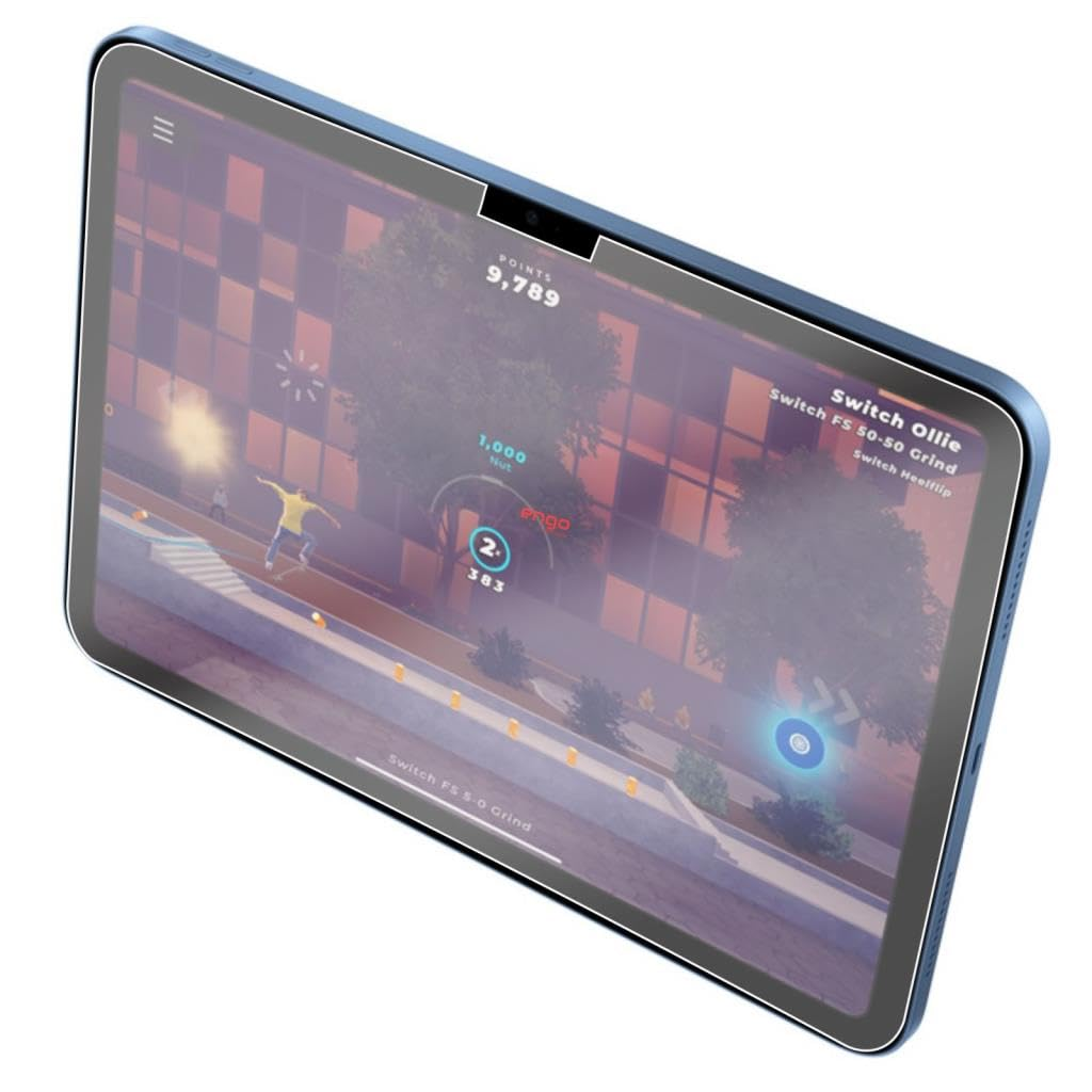 Bir tablet, skor, hareket adımları ve kaykaycı gösteren bir kaykay oyunu oynatıyor.