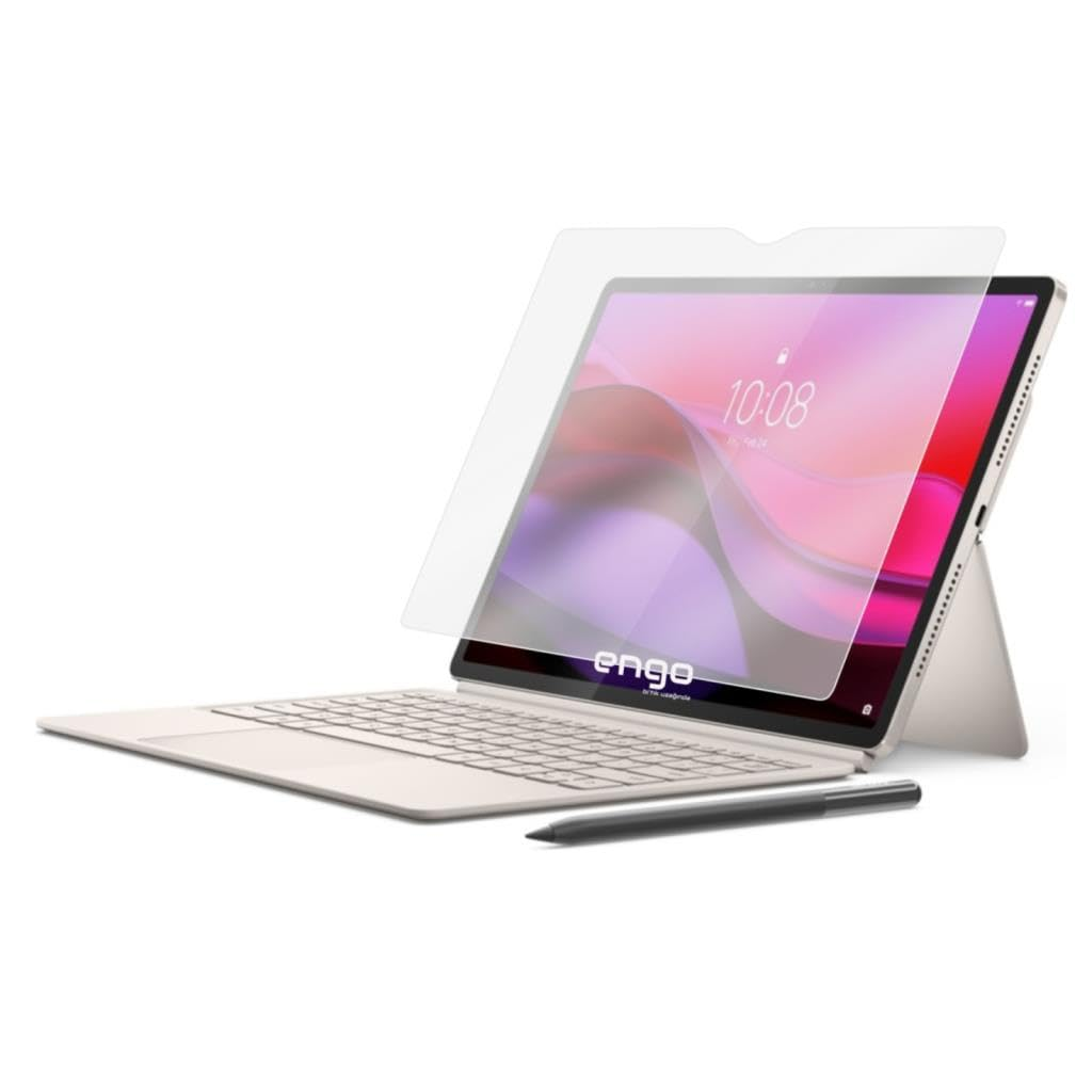 Beyaz arka planda klavye, kalem ve kısmen soyulmuş ekran koruyucuya sahip bir tablet.