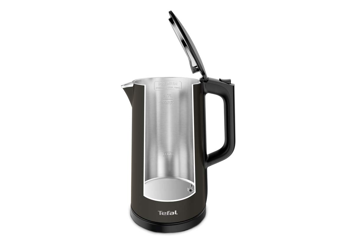 Un bollitore elettrico nero Tefal con il coperchio aperto, che rivela un interno argentato.