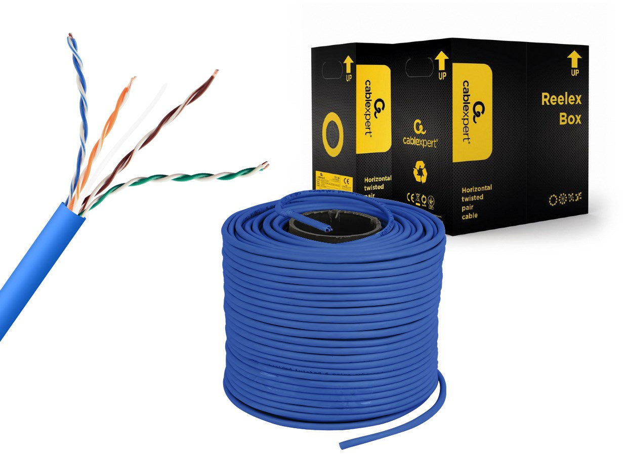 Una bobina de cable de red azul con hilos trenzados expuestos a la izquierda y dos cajas negras y amarillas al fondo.