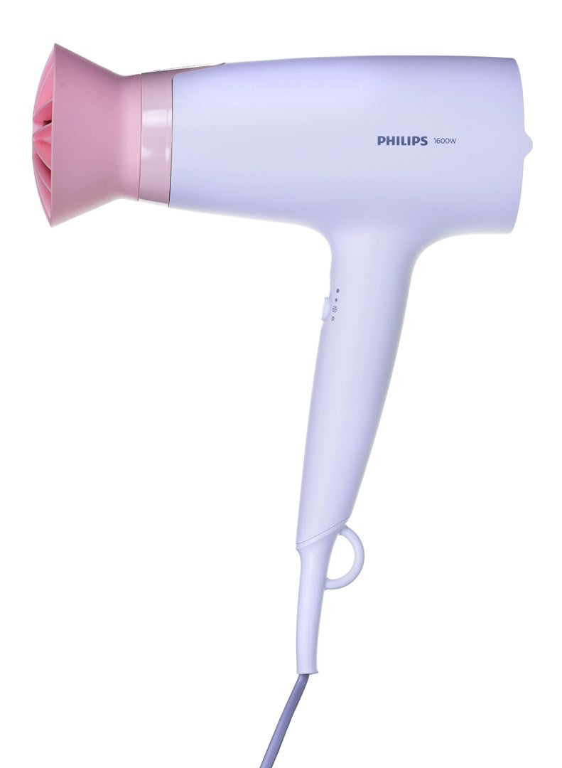Un sèche-cheveux Philips 1600W violet clair et rose sur fond blanc uni.
