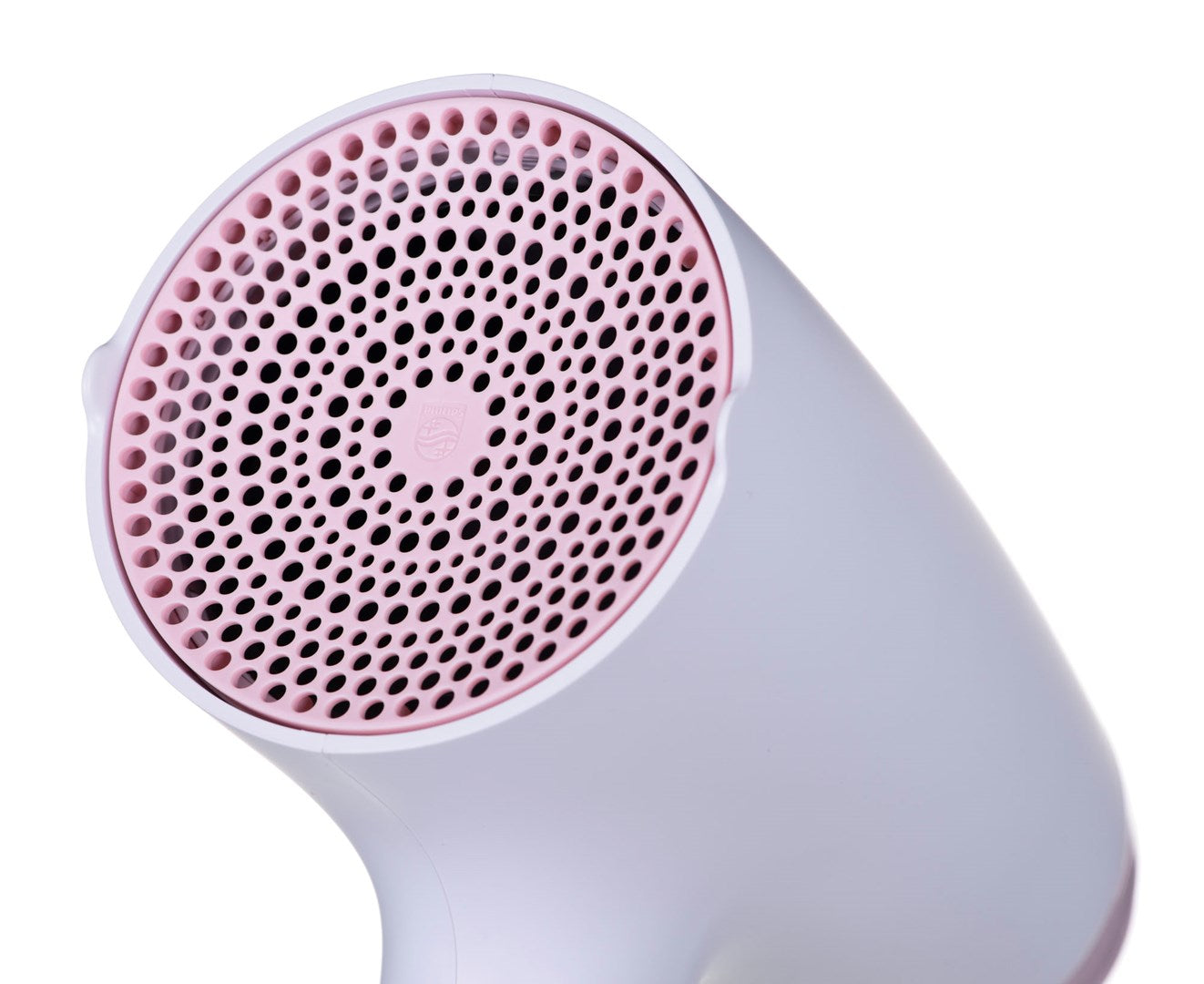 Arrière d'un sèche-cheveux blanc doté d'une grille rose percée de trous.