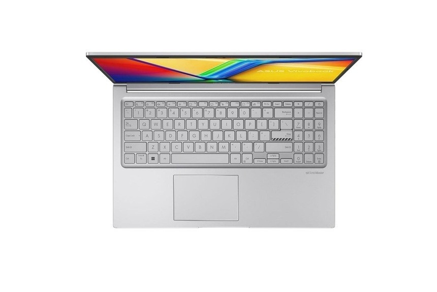 Beyaz arka planda açık renkli ekranı, tam QWERTY klavyesi ve izleme dörtgeni olan gümüş rengi dizüstü bilgisayar.