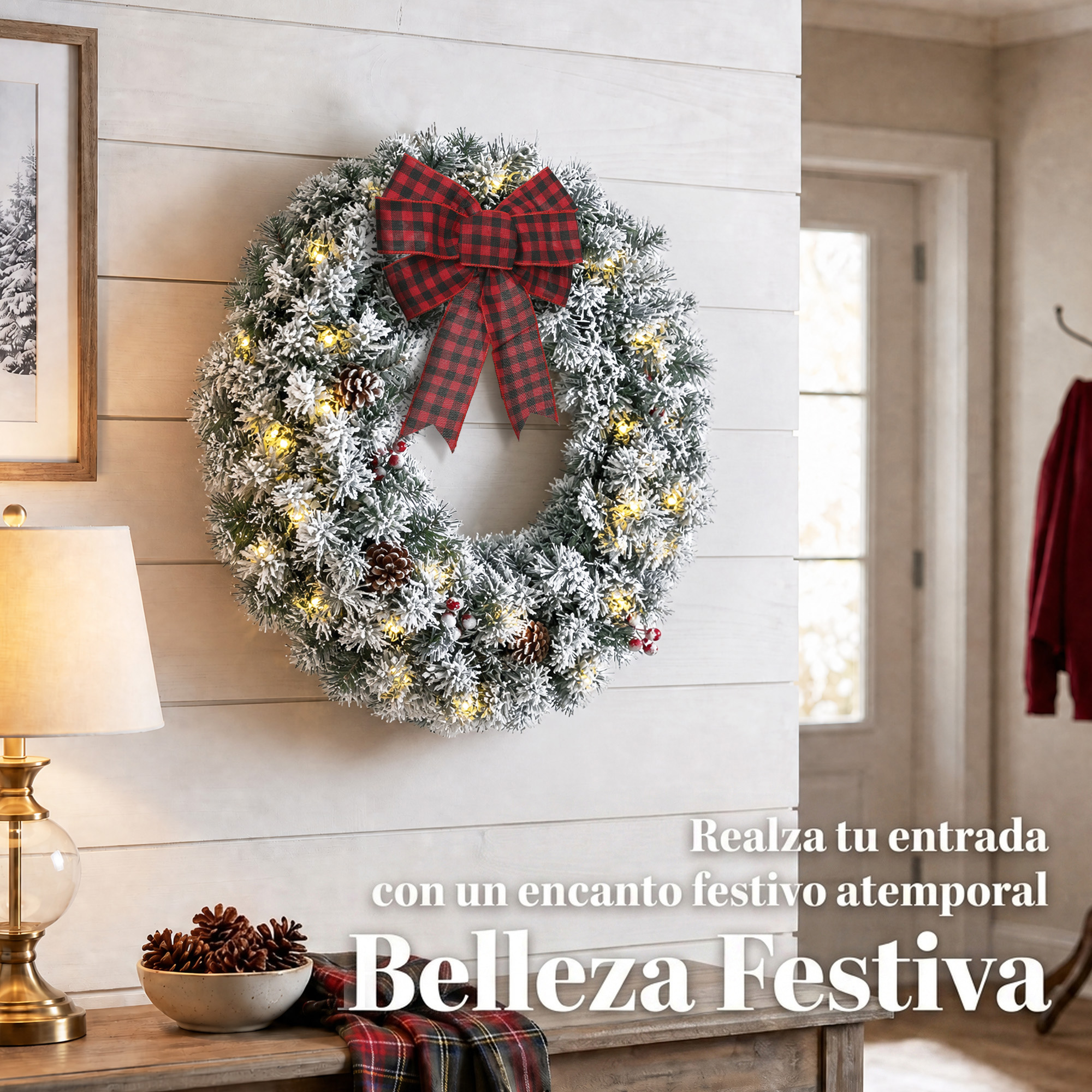 Una corona navideña nevada con un lazo a cuadros rojo y luces cuelga en una pared blanca.