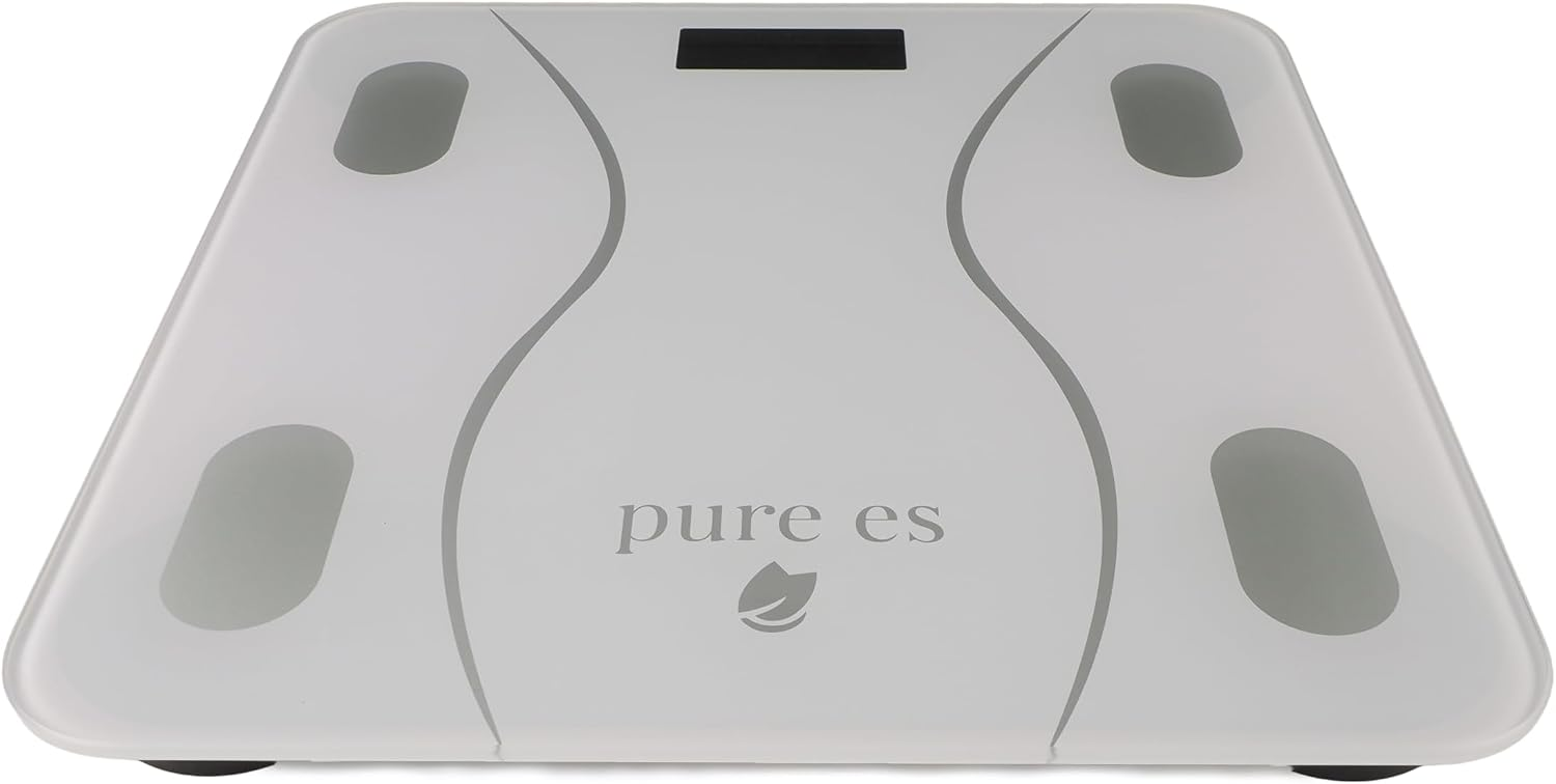 Ortasında pure es yazısı ve dört gümüş sensör pedi bulunan beyaz dijital banyo tartısı.