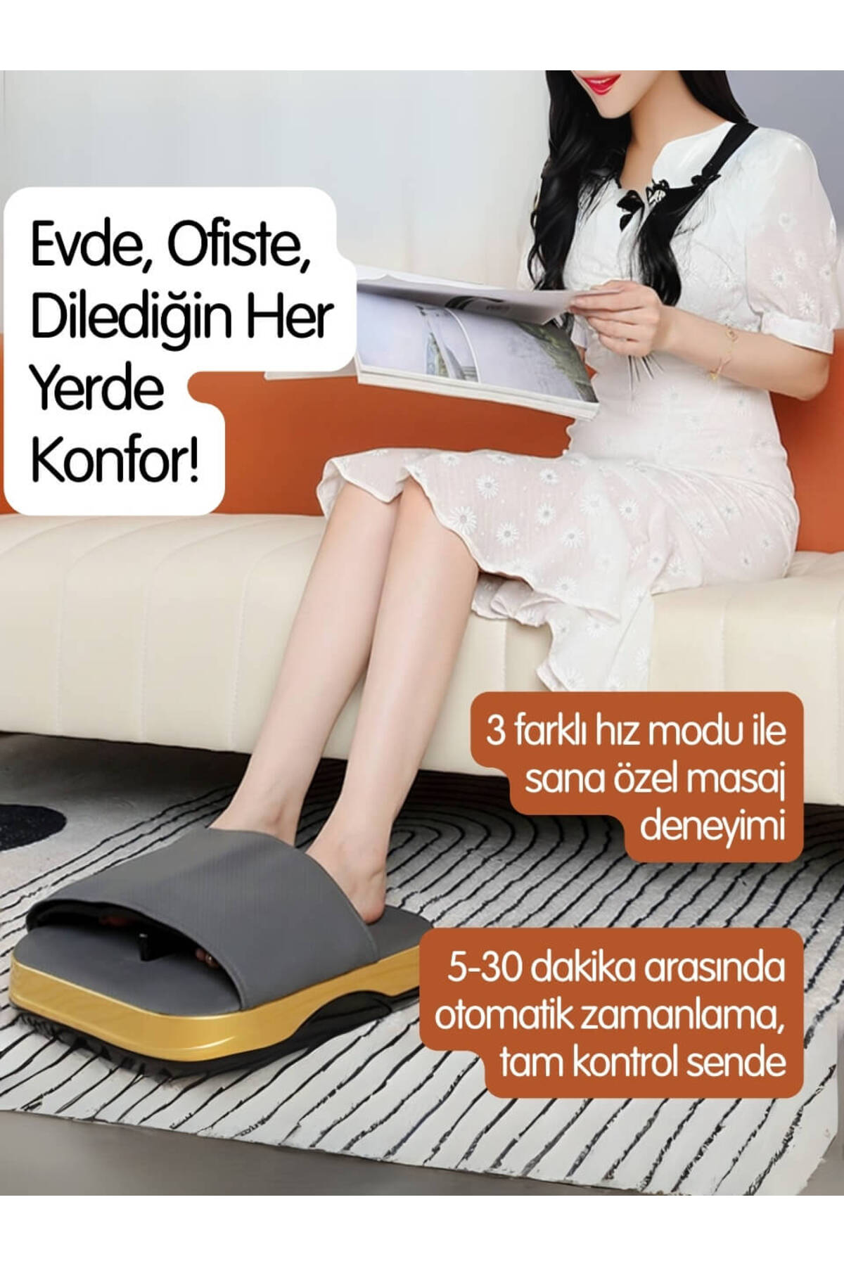Bir kadın beyaz kanepede dergi okurken ayakları gri bir masaj cihazının üzerinde duruyor.