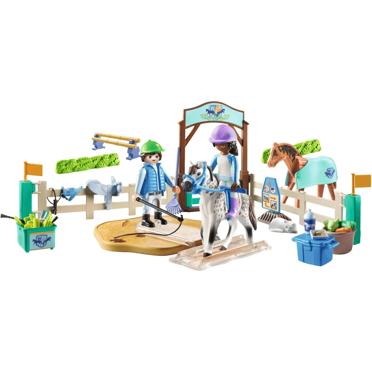 Set de equitación Playmobil con dos figuras, un caballo moteado, un caballo marrón, vallas y varios accesorios.