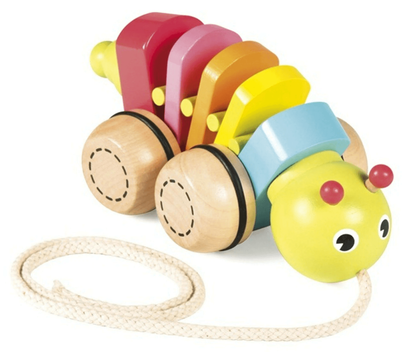 Oruga de juguete de madera colorida con grandes ruedas de madera y un cordón en fondo blanco.