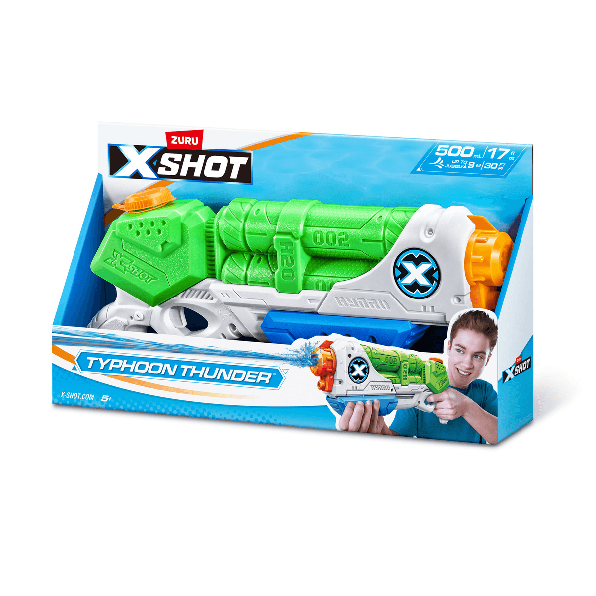 Embalaje del lanzador de agua X-Shot Typhoon Thunder en verde, blanco y azul, con un niño sonriente.