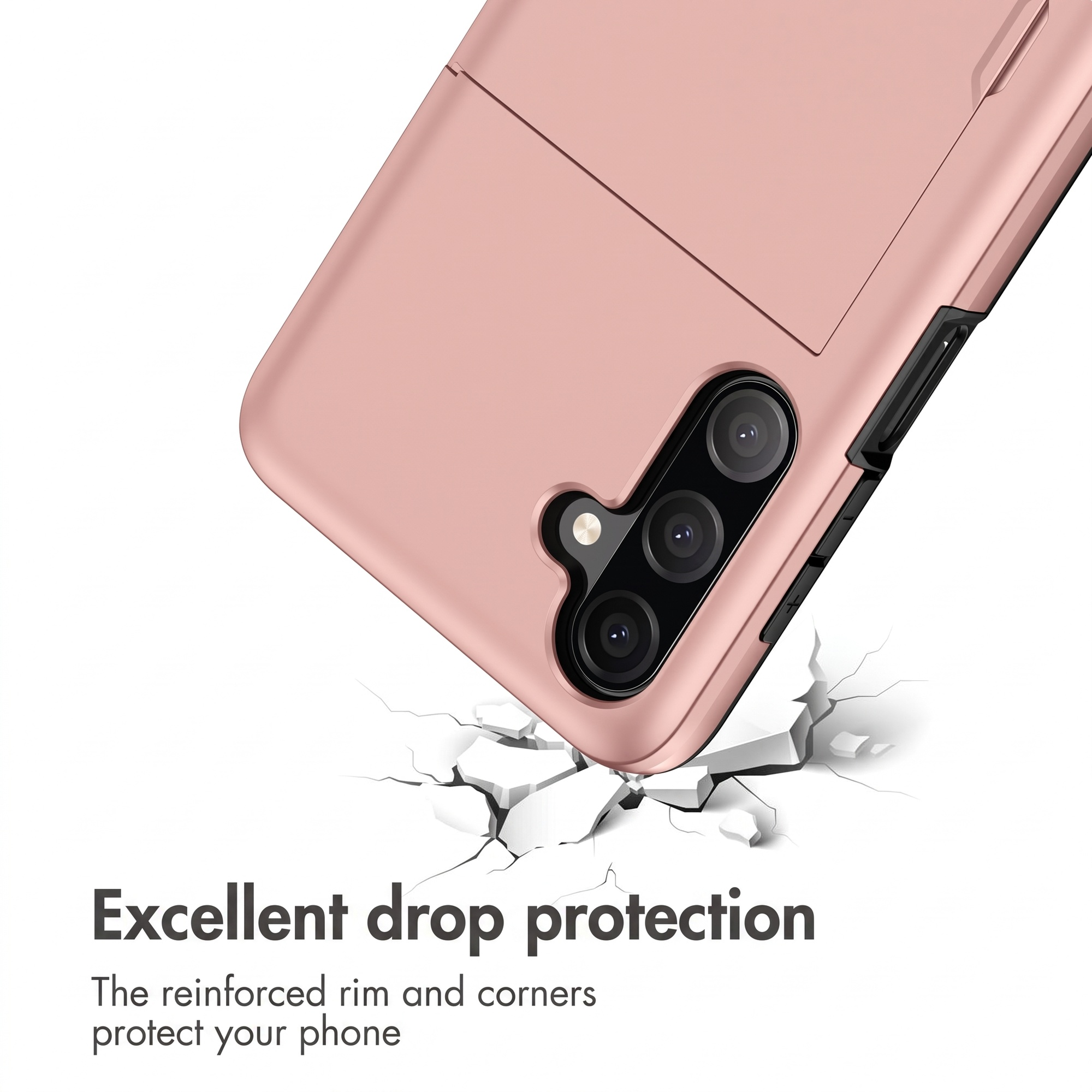 Coque rose avec porte-carte montre triple caméra et effet de protection en bas.