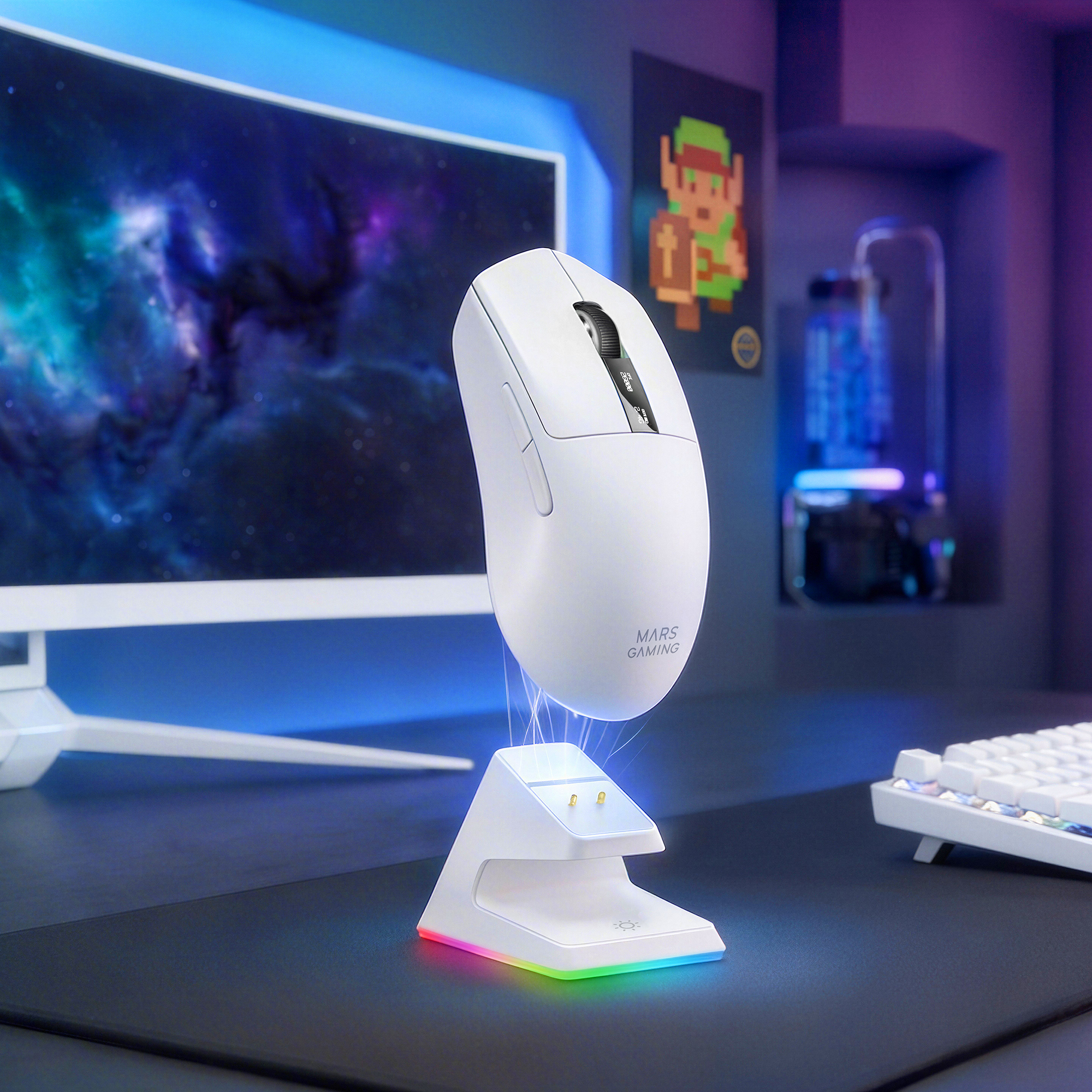 Un ratón de juegos blanco flota mágicamente sobre su base de carga iluminada en un escritorio.