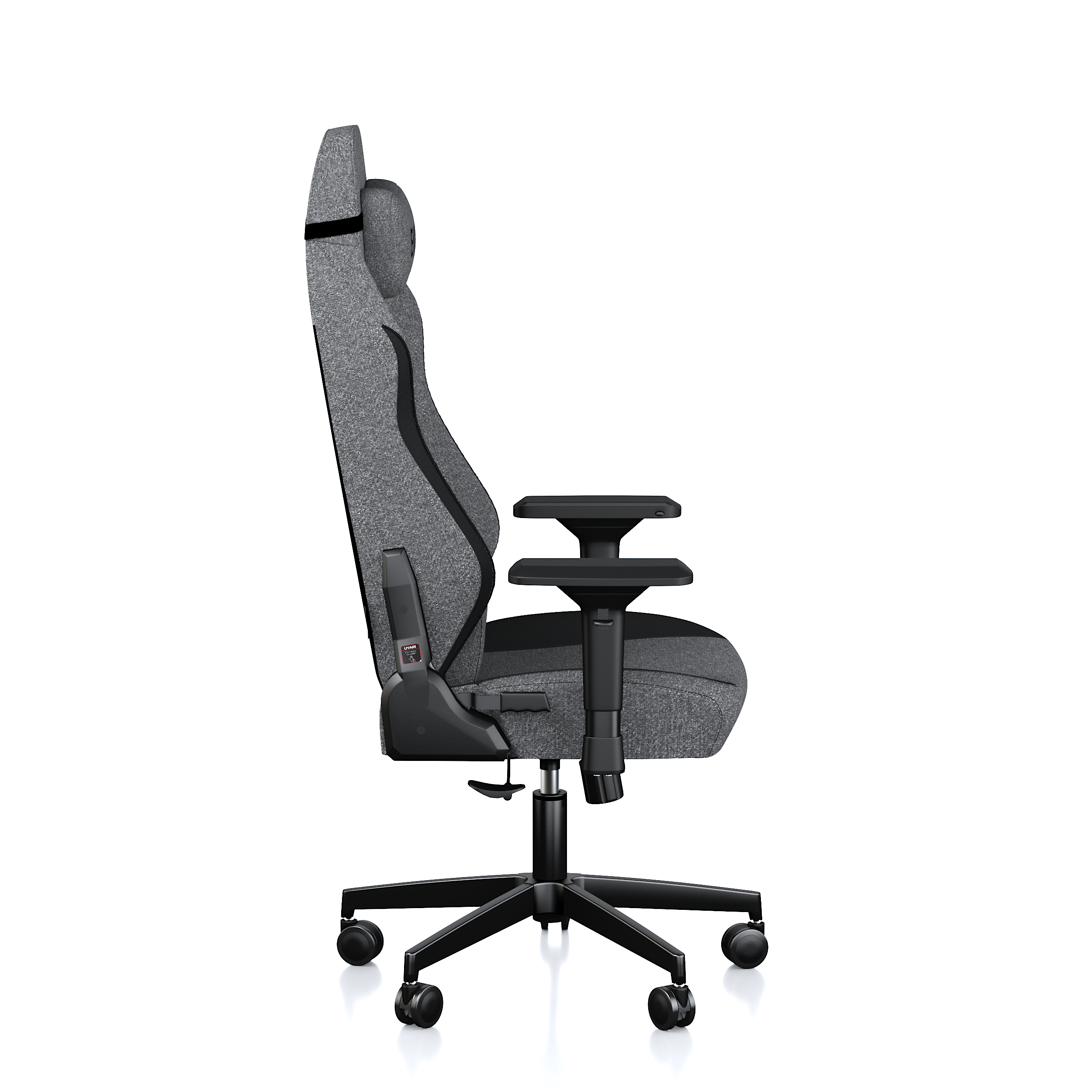 Siyah tabana ve tekerleklere sahip gri ergonomik ofis koltuğunun yandan görünümü.