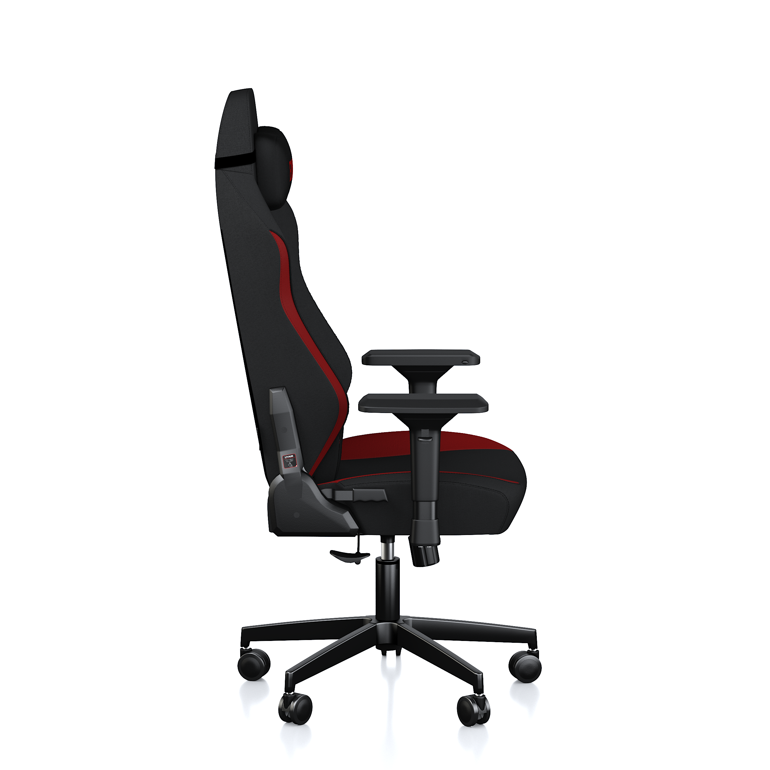 Tekerlekli, siyah ve kırmızı renkli ergonomik oyuncu koltuğu, beyaz arka planda yandan görünüm.