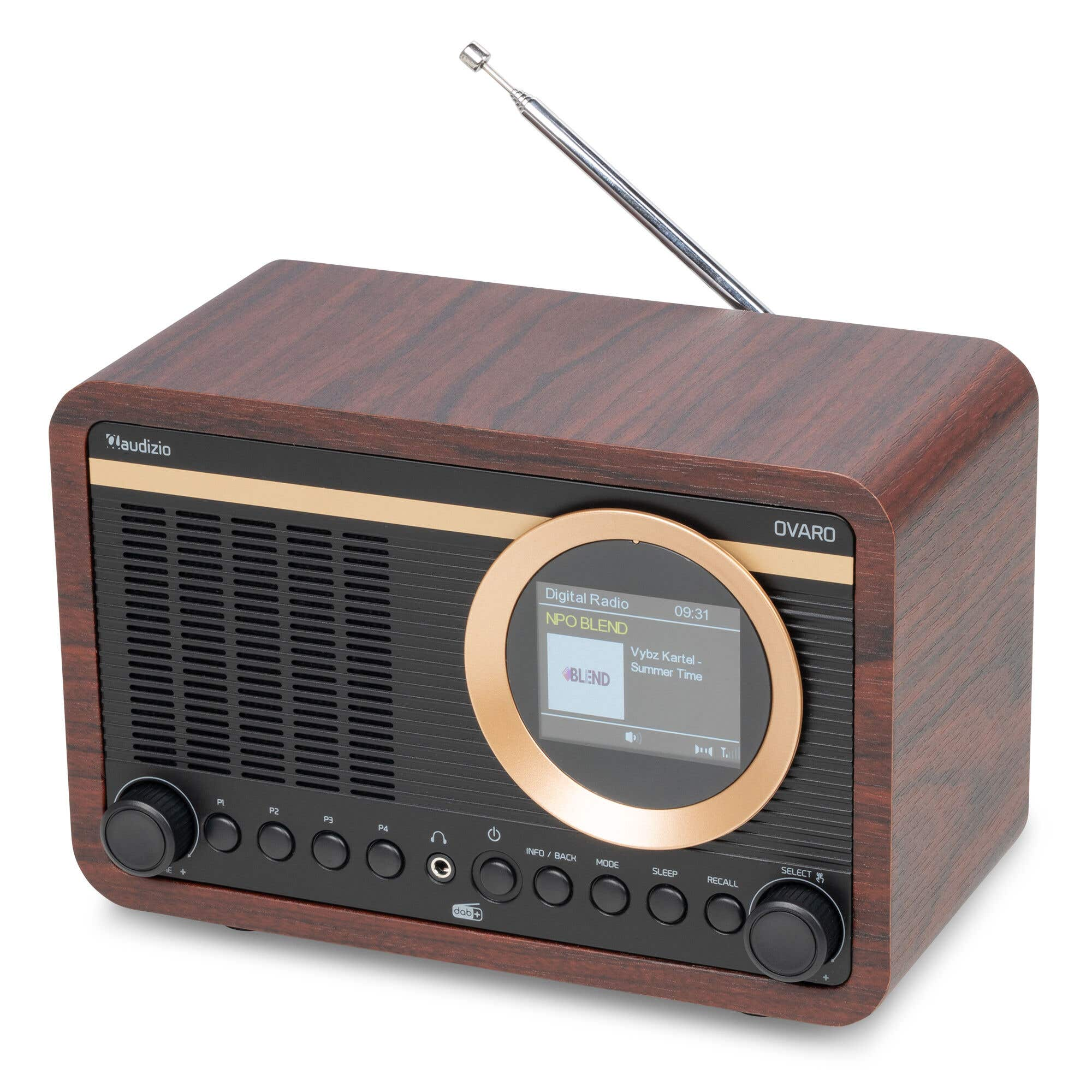 Una radio digital retro con carcasa de madera, rejilla frontal negra, pantalla digital y antena extensible.