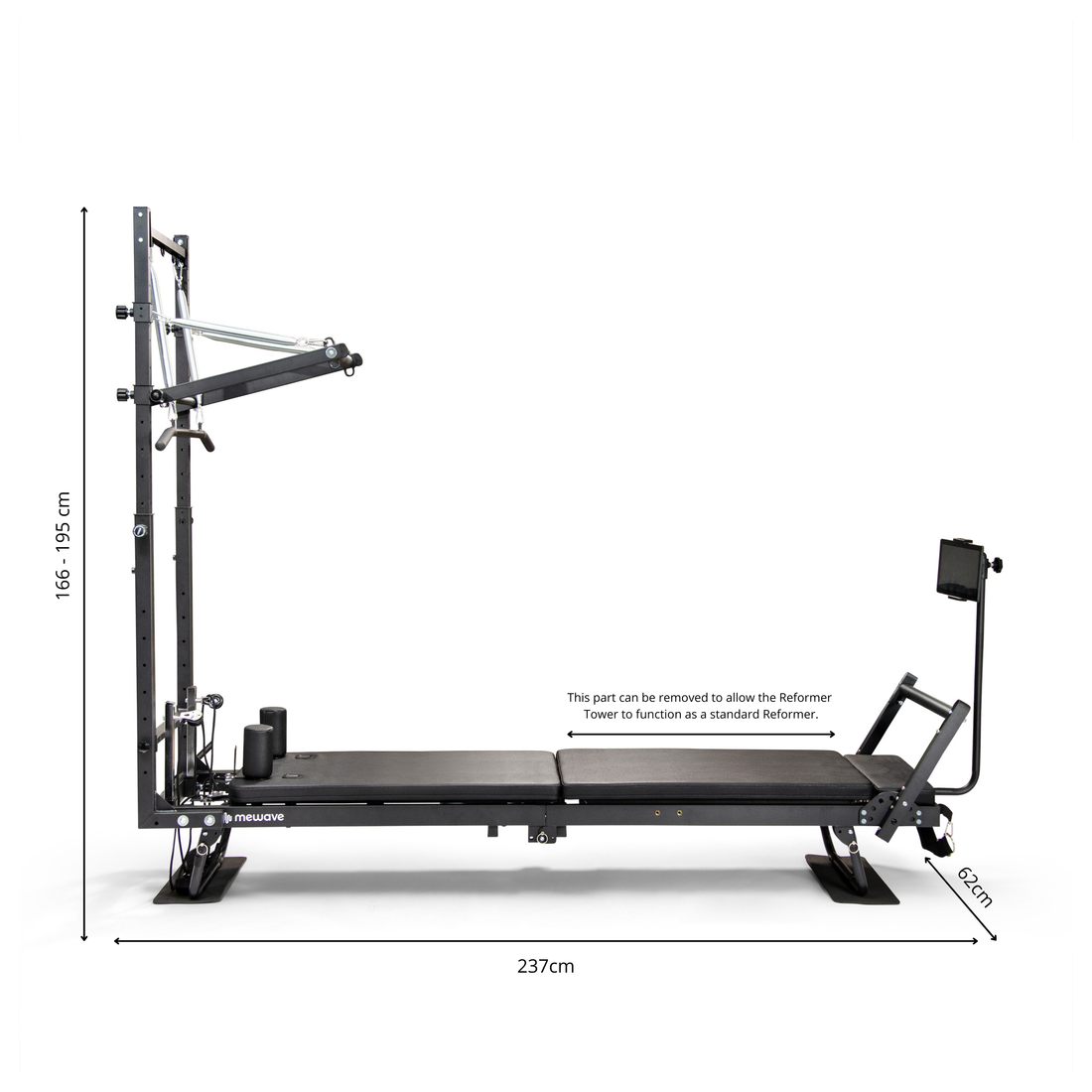 Máquina de Pilates reformer negra con torre, con etiquetas de dimensiones de altura, longitud y pie.